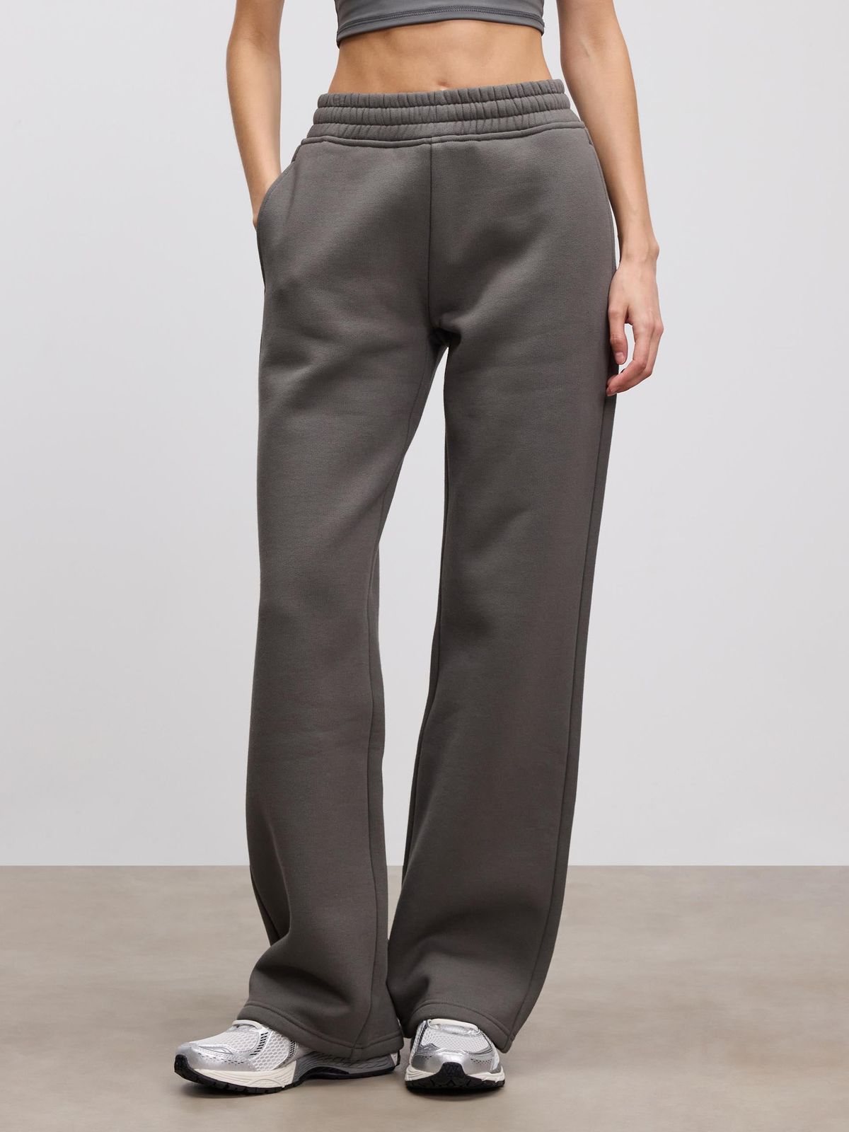Womens Relaxed Straight Leg Jogger in Grey