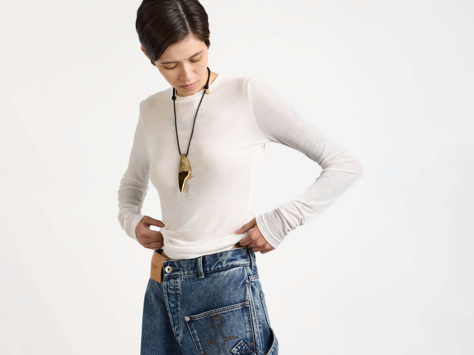 WOMENS LONG SLEEVE CREW NECKLINE TOP IN OFF-WHITE