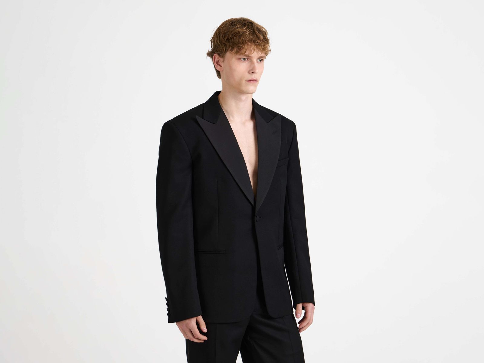 MENS FITTED TUXEDO JACKET IN BLACK