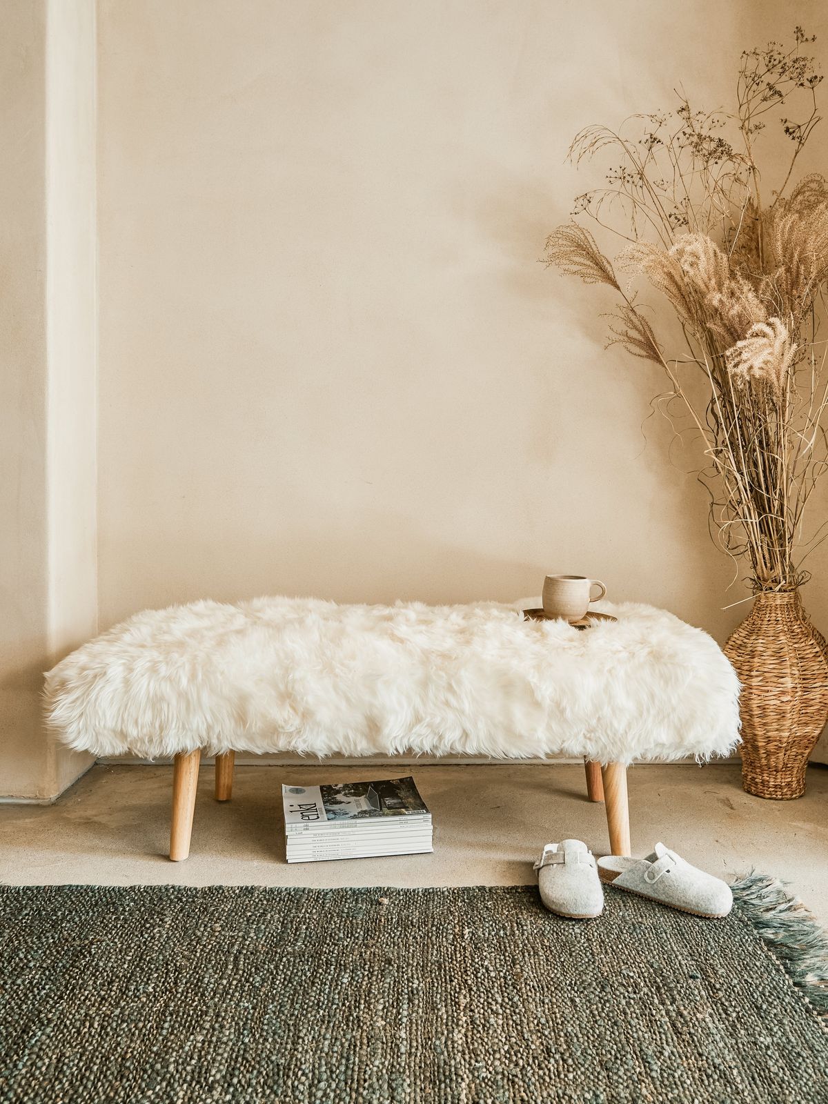 New Zealand Sheepskin Bedstool - White