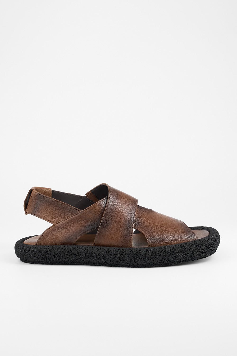 DEVON coco-brown lightweight sandals.