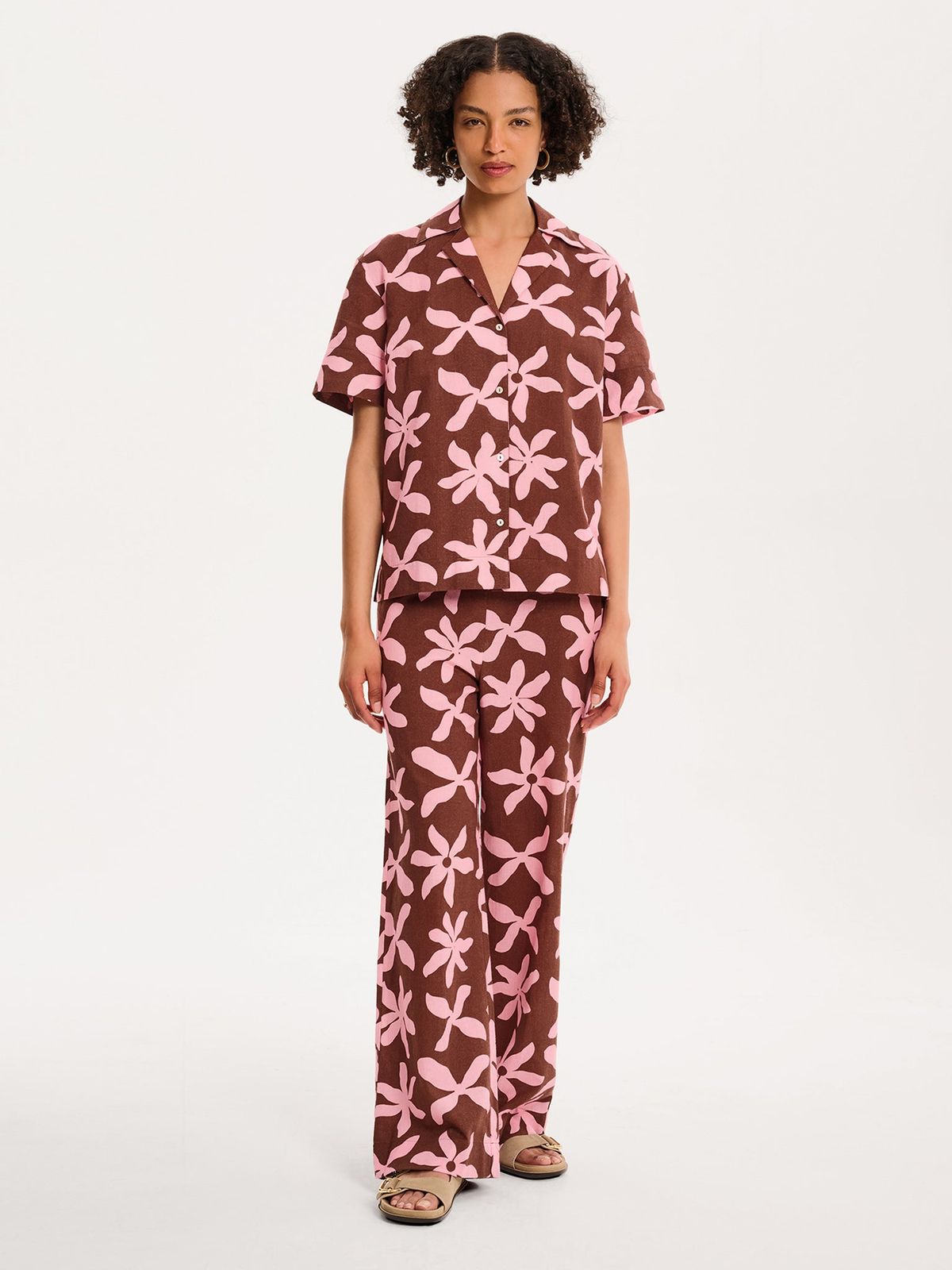 Oaklyn Shirt in Pink and Chocolate Floral Print