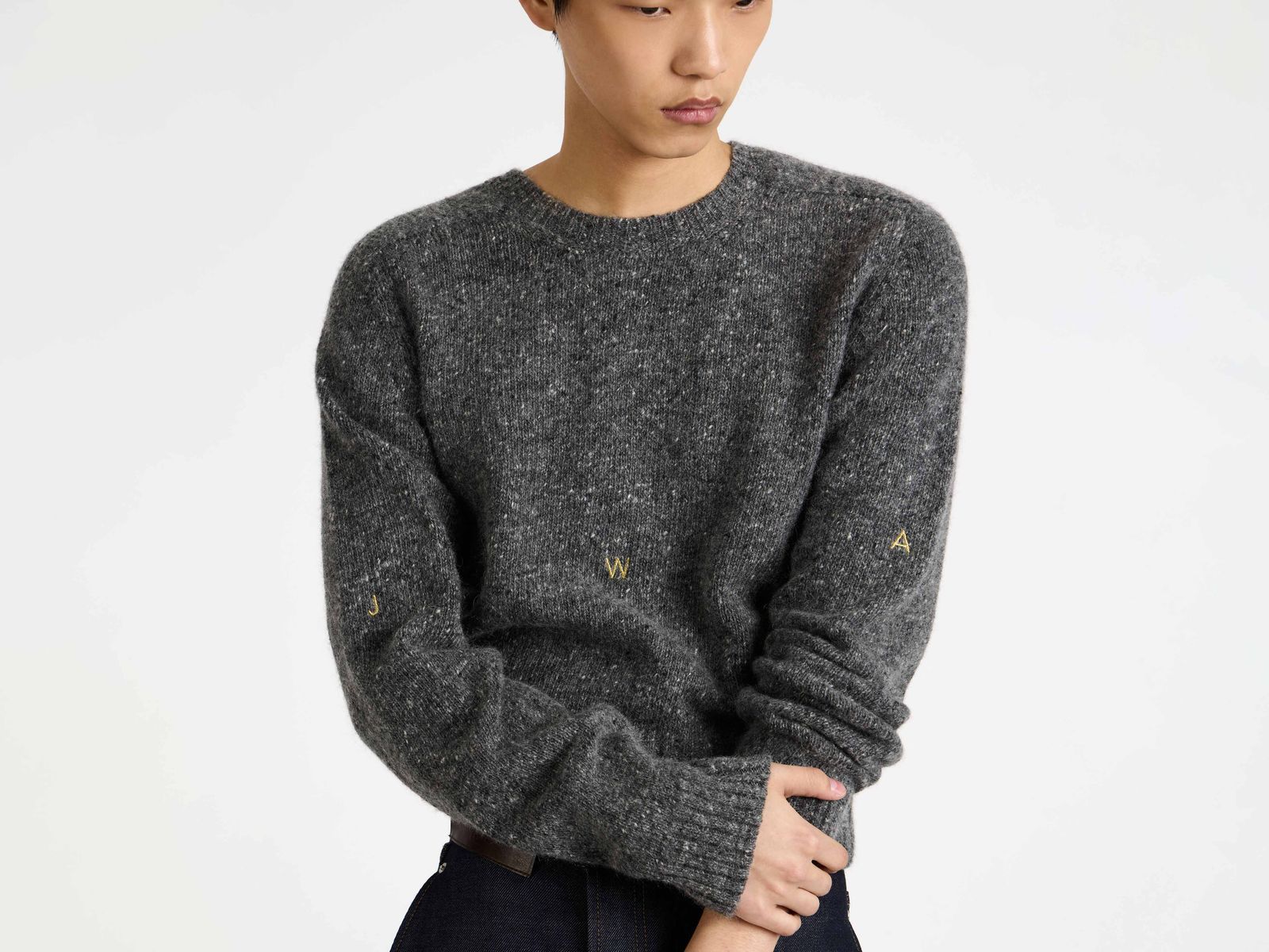 MENS SLEEVE EMBROIDERED CREW NECK JUMPER IN CHARCOAL MELANGE