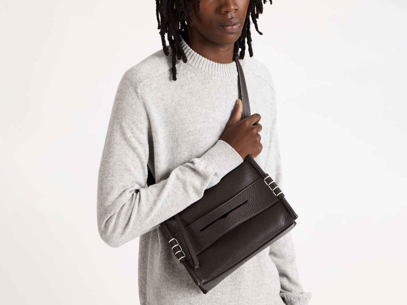 SMALL MESSENGER LOAFER BAG IN CHOCOLATE BROWN LEATHER