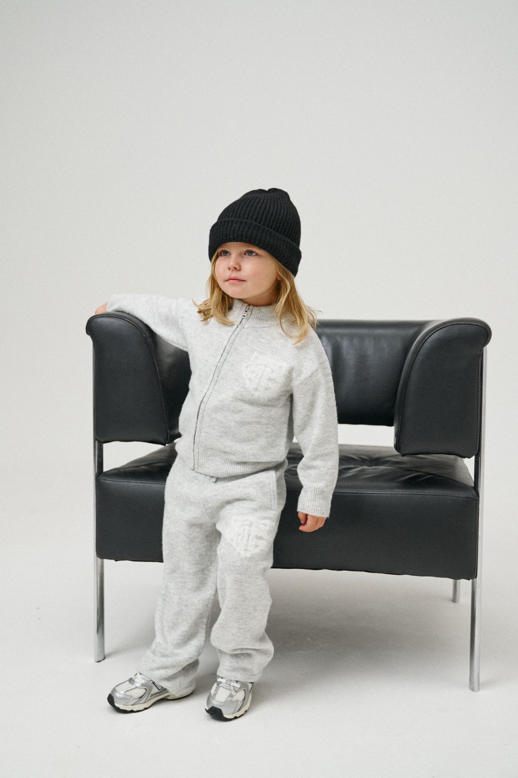 JUNIOR MONOGRAM EMBLEM FLUFFY KNIT JOGGERS - GREY MARL