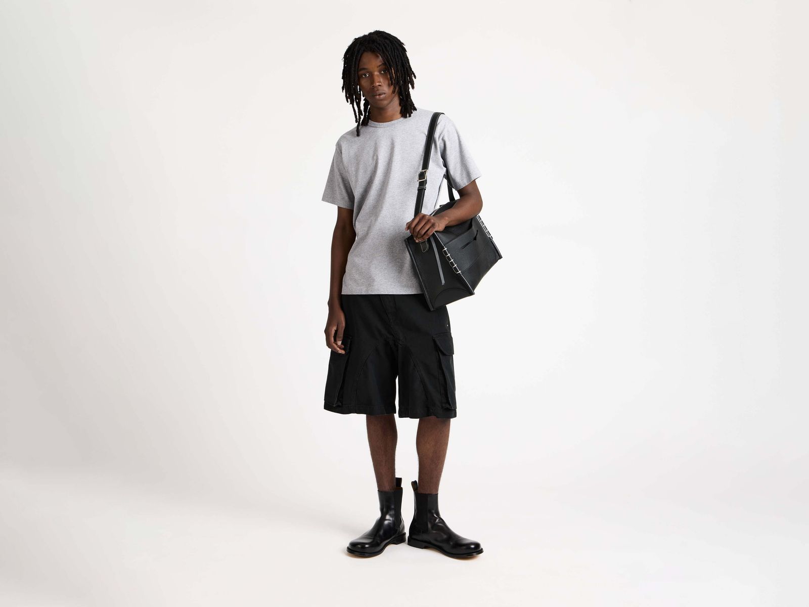 MENS TWISTED PATCH POCKET SHORTS IN BLACK