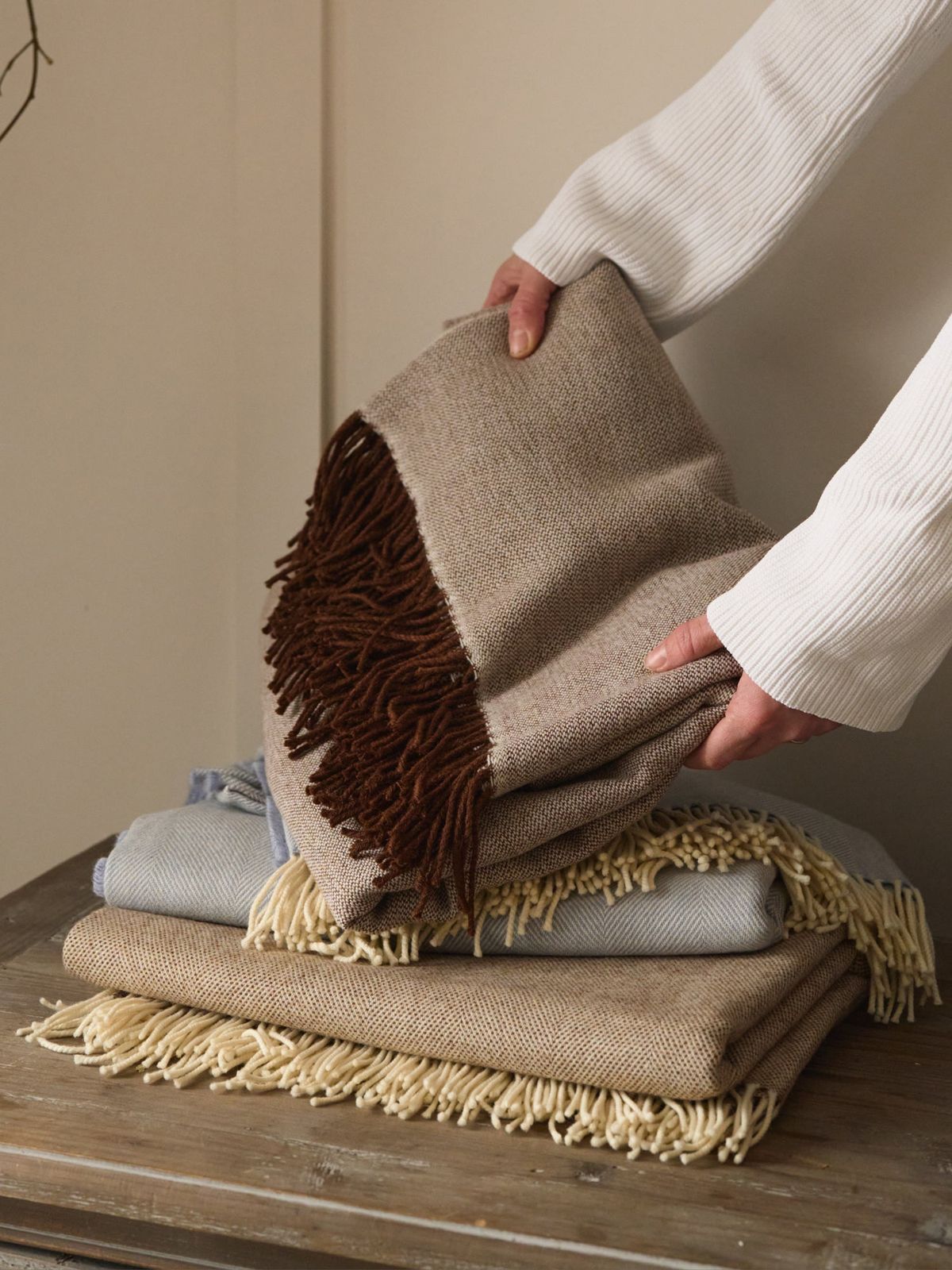 The Kilbarn Lambswool Throw - Cappuccino Reversible