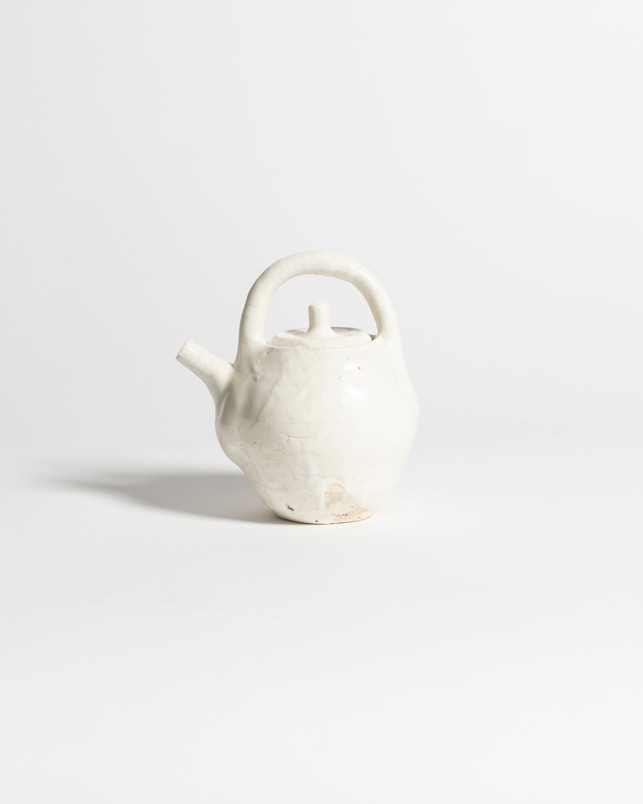 AKIKO HIRAI PLAIN ROUND TEAPOT IN WHITE