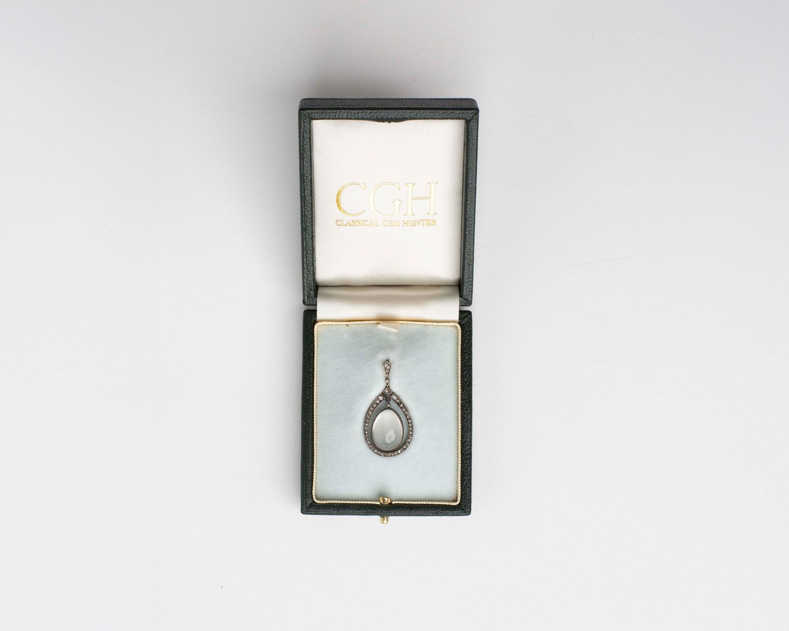 PENDANT BY FABERGE IN DIAMOND AND MOONSTONE