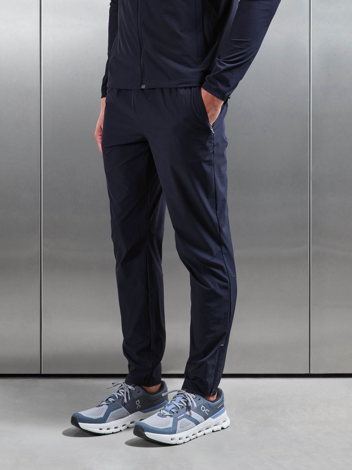 Performance Trackpant in Navy