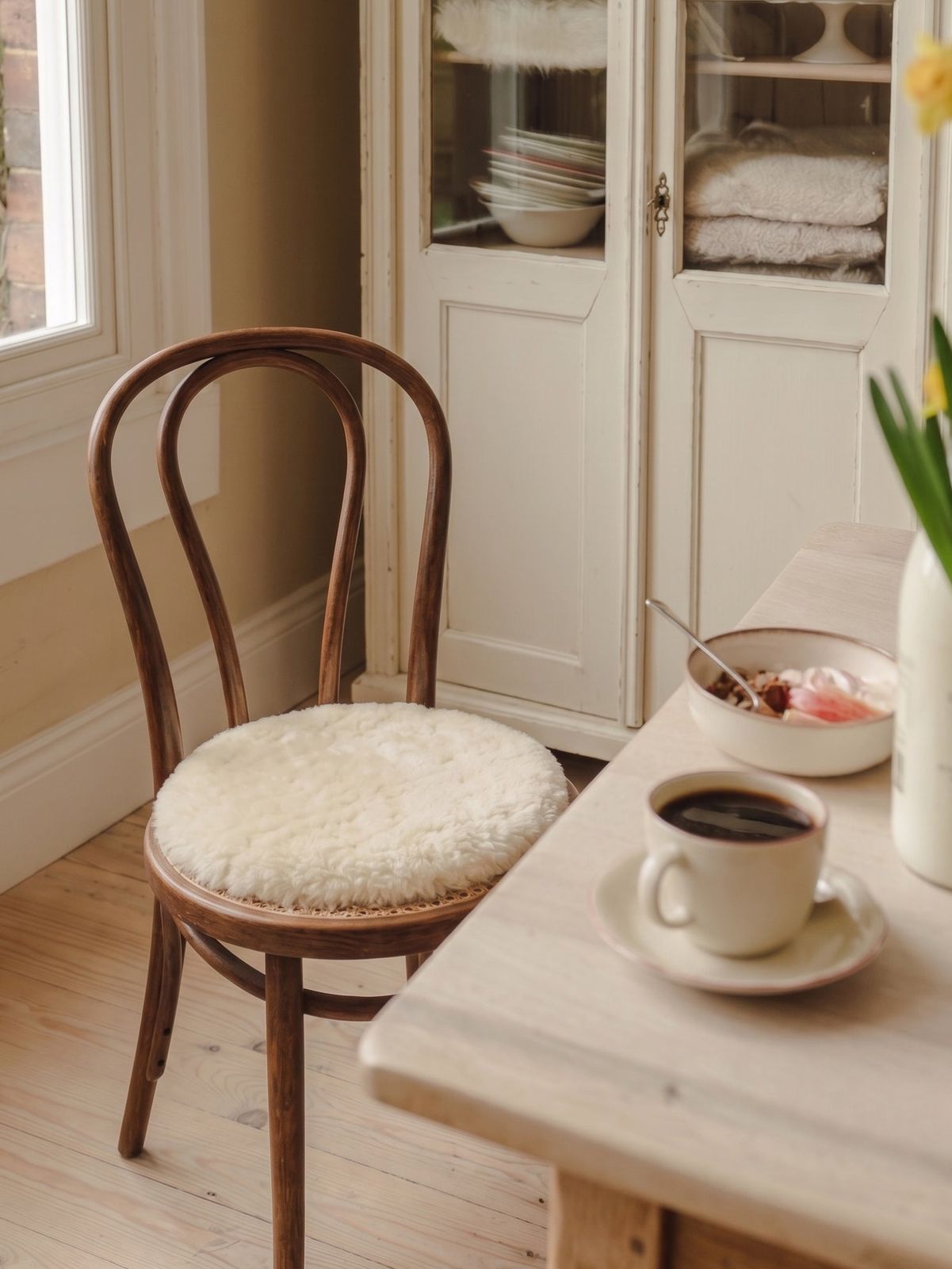 Circle Shearling Seat Pad - Cream