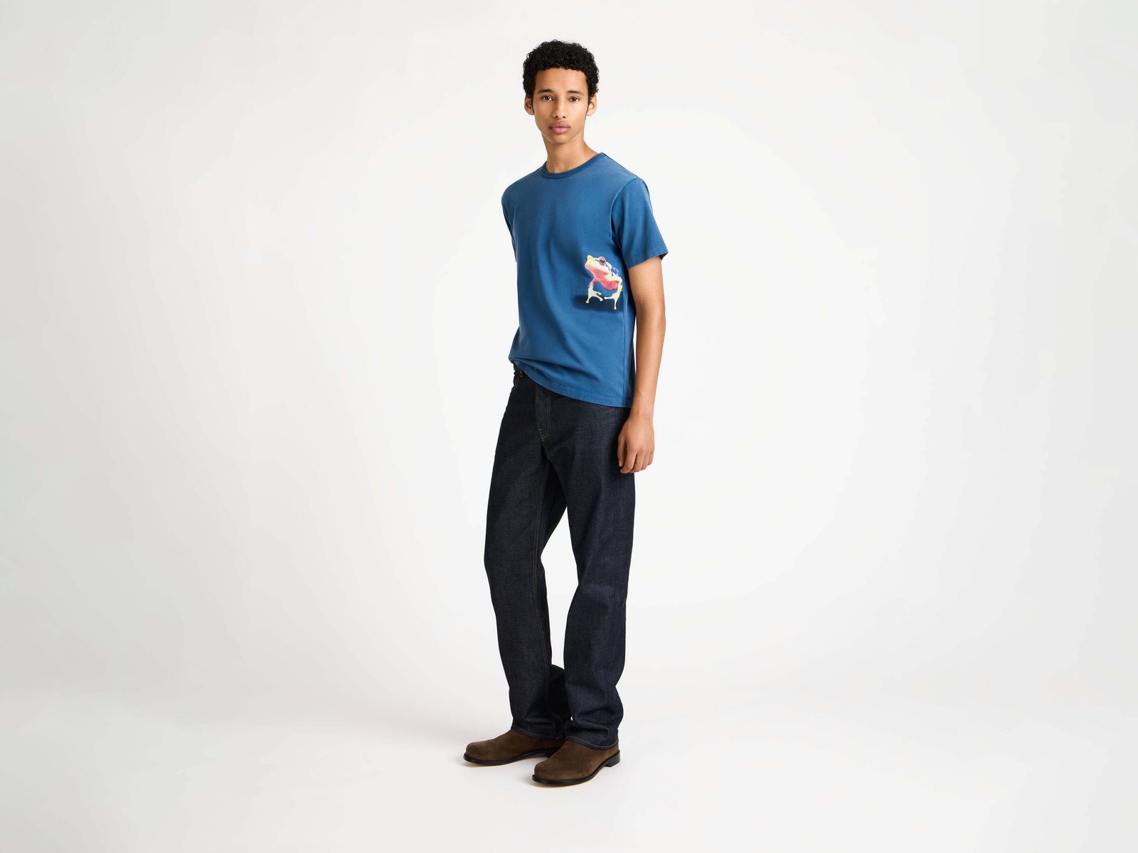 MENS PEEKING FROG TSHIRT IN MID BLUE