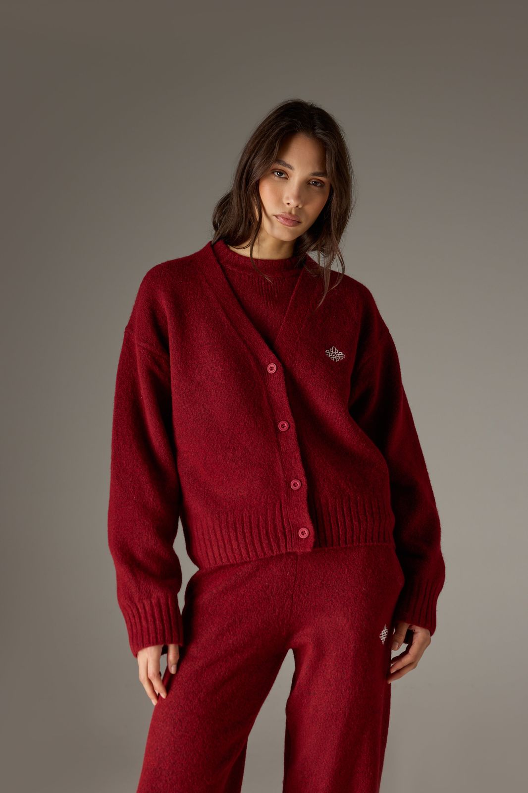 FLUFFY KNIT EMBLEM EMBROIDERED CARDIGAN - BURGUNDY