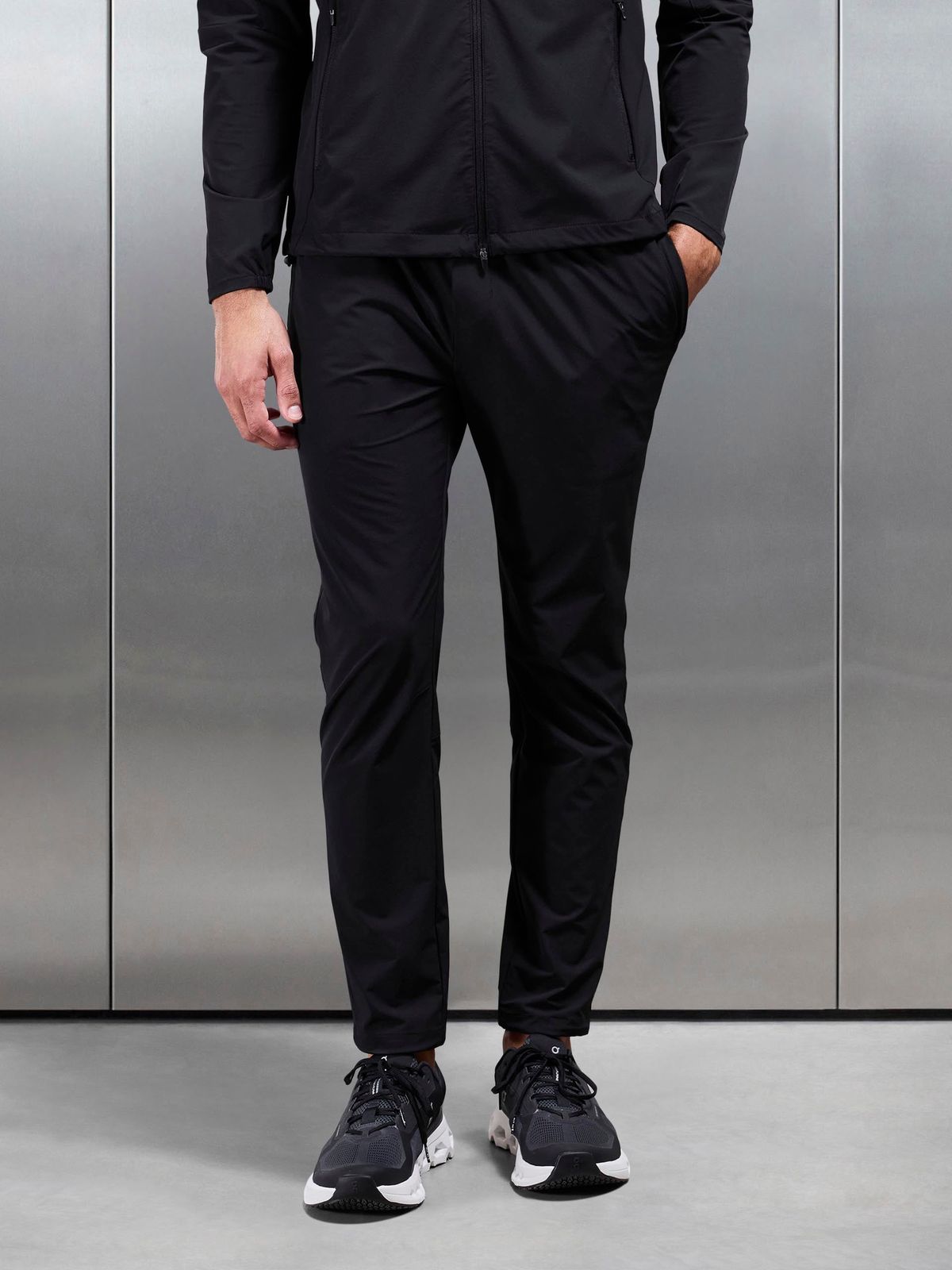 Active Trackpant in Black