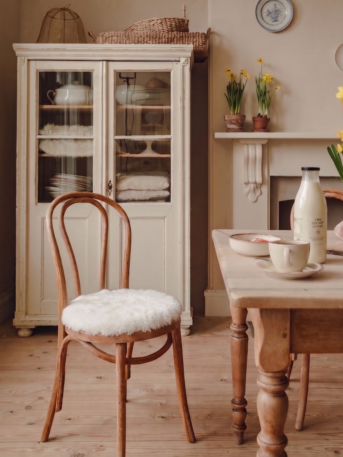 Circle Shearling Seat Pad - White