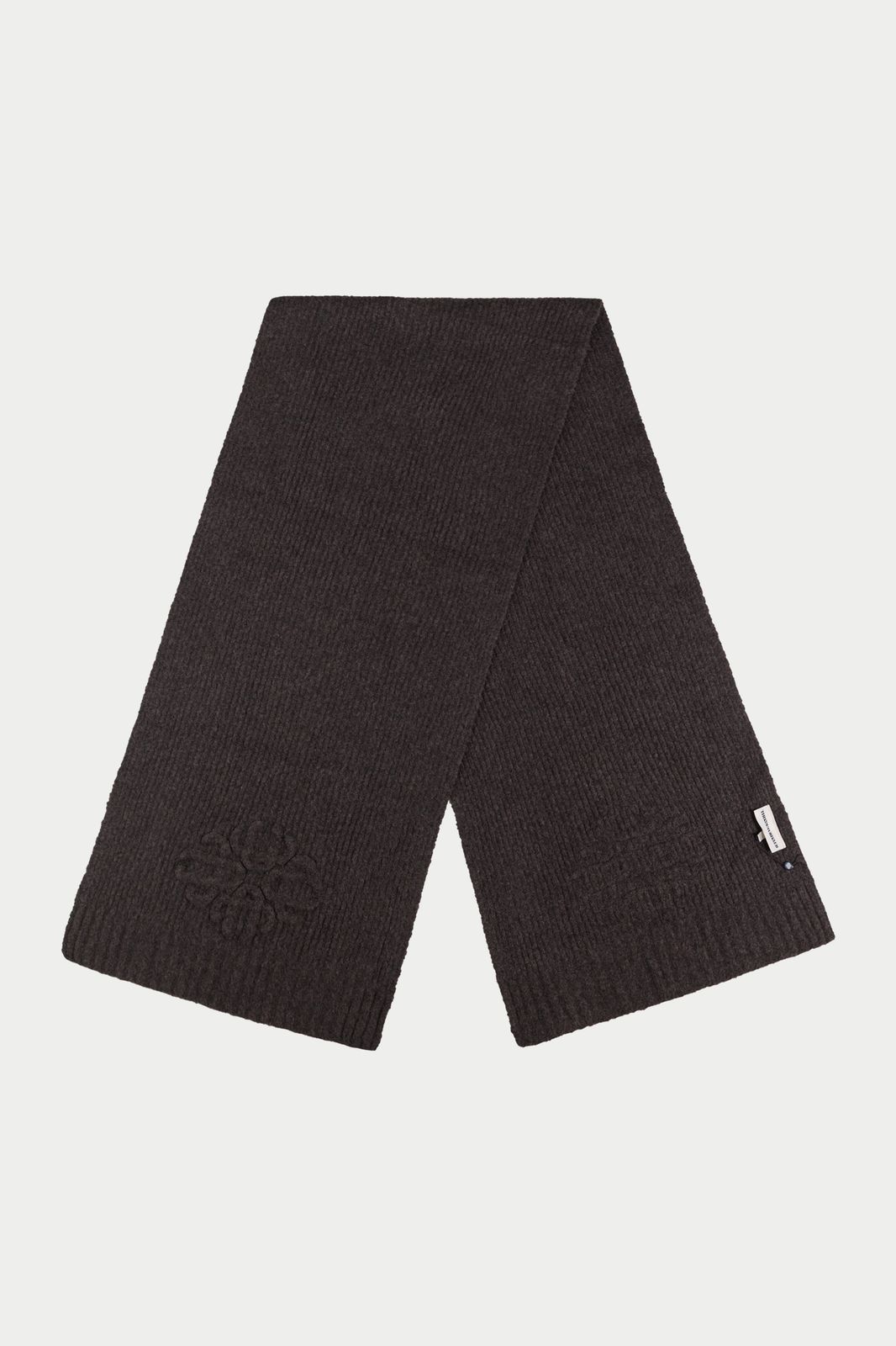 EMBLEM KNITTED SCARF - CHOCOLATE