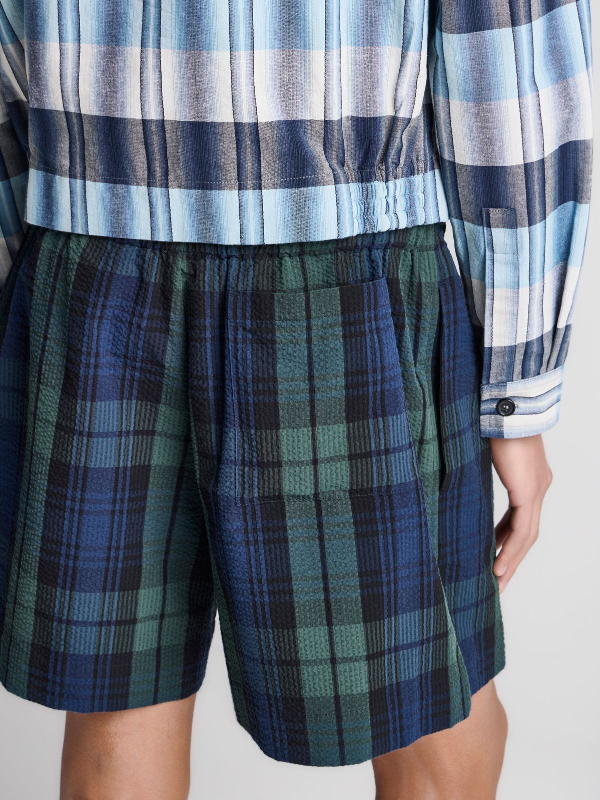 MENS DRAWSTRING SHORTS IN NAVY & GREEN