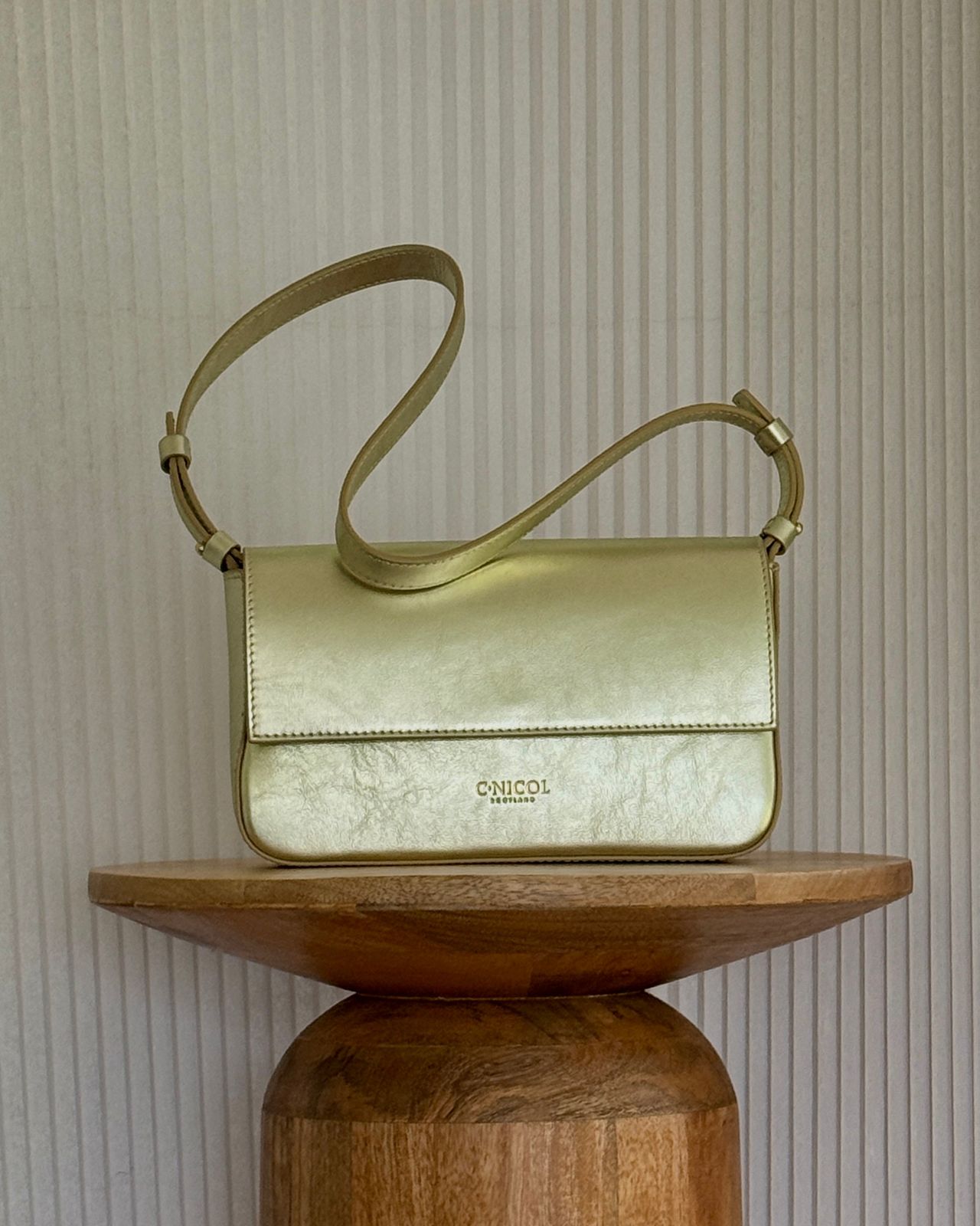 KATE VINTAGE GOLD SAMPLE