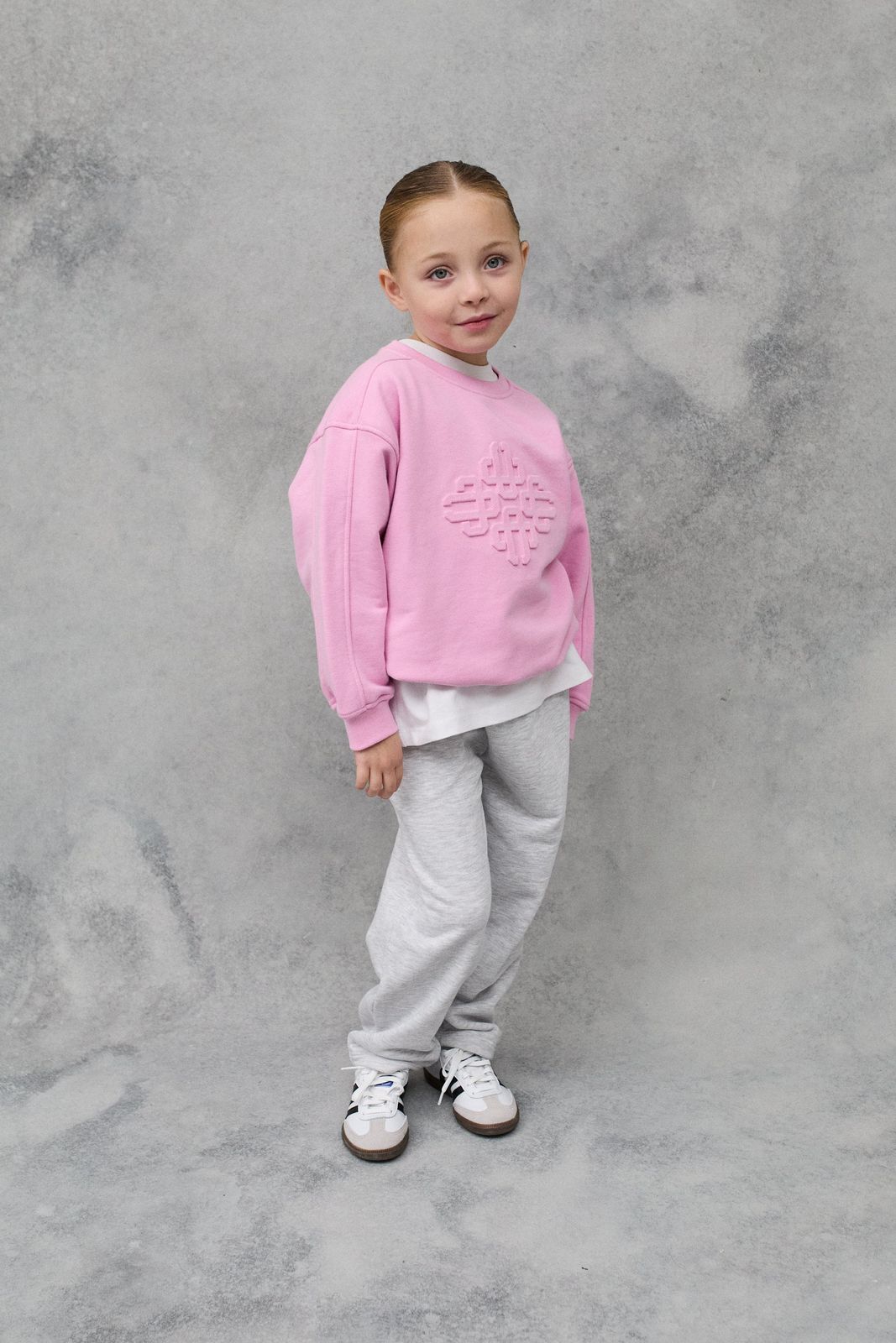 JNR EMBOSSED EMBLEM SWEATSHIRT - PINK
