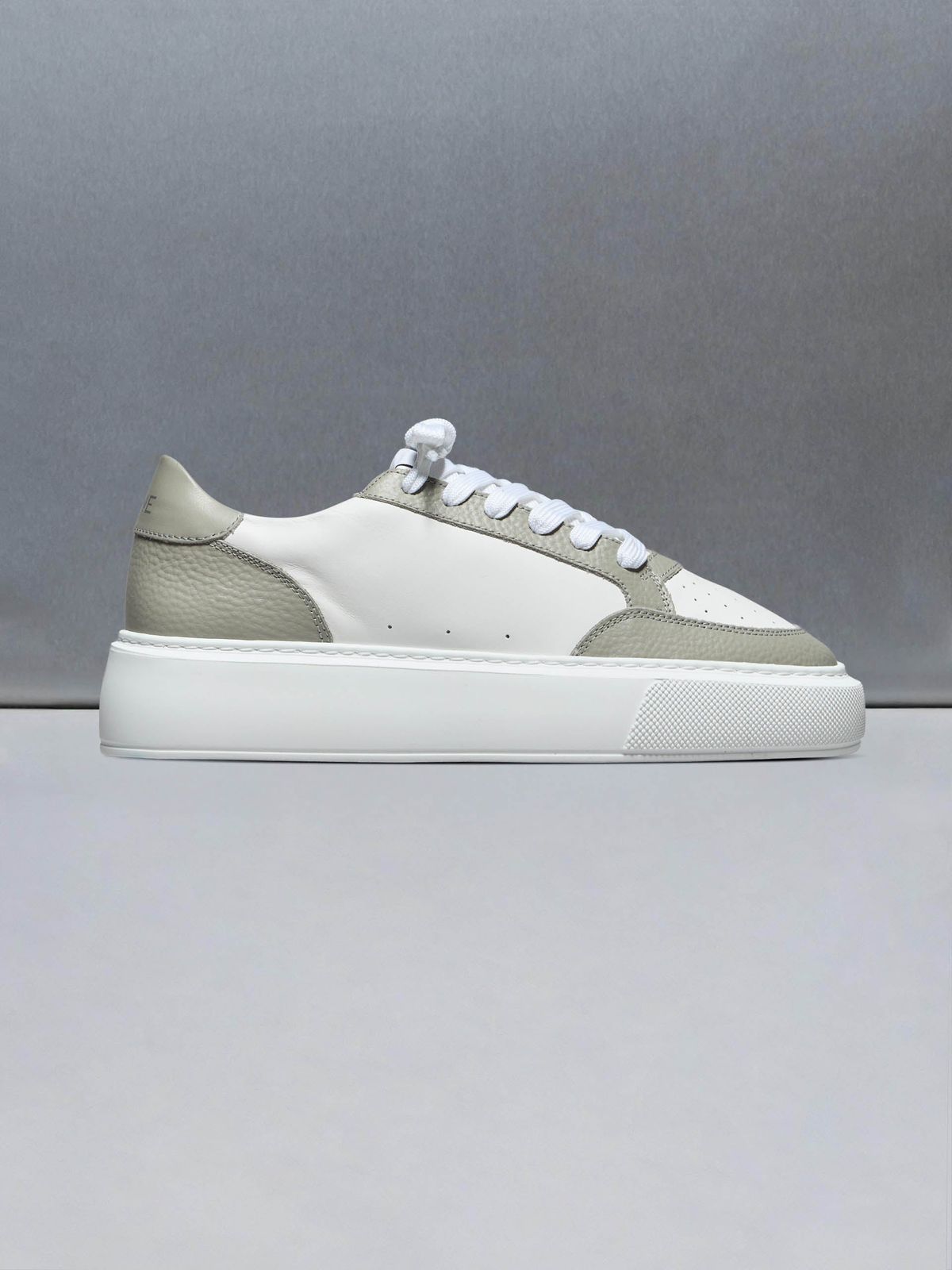 Court Trainer 2.0 in White Stone