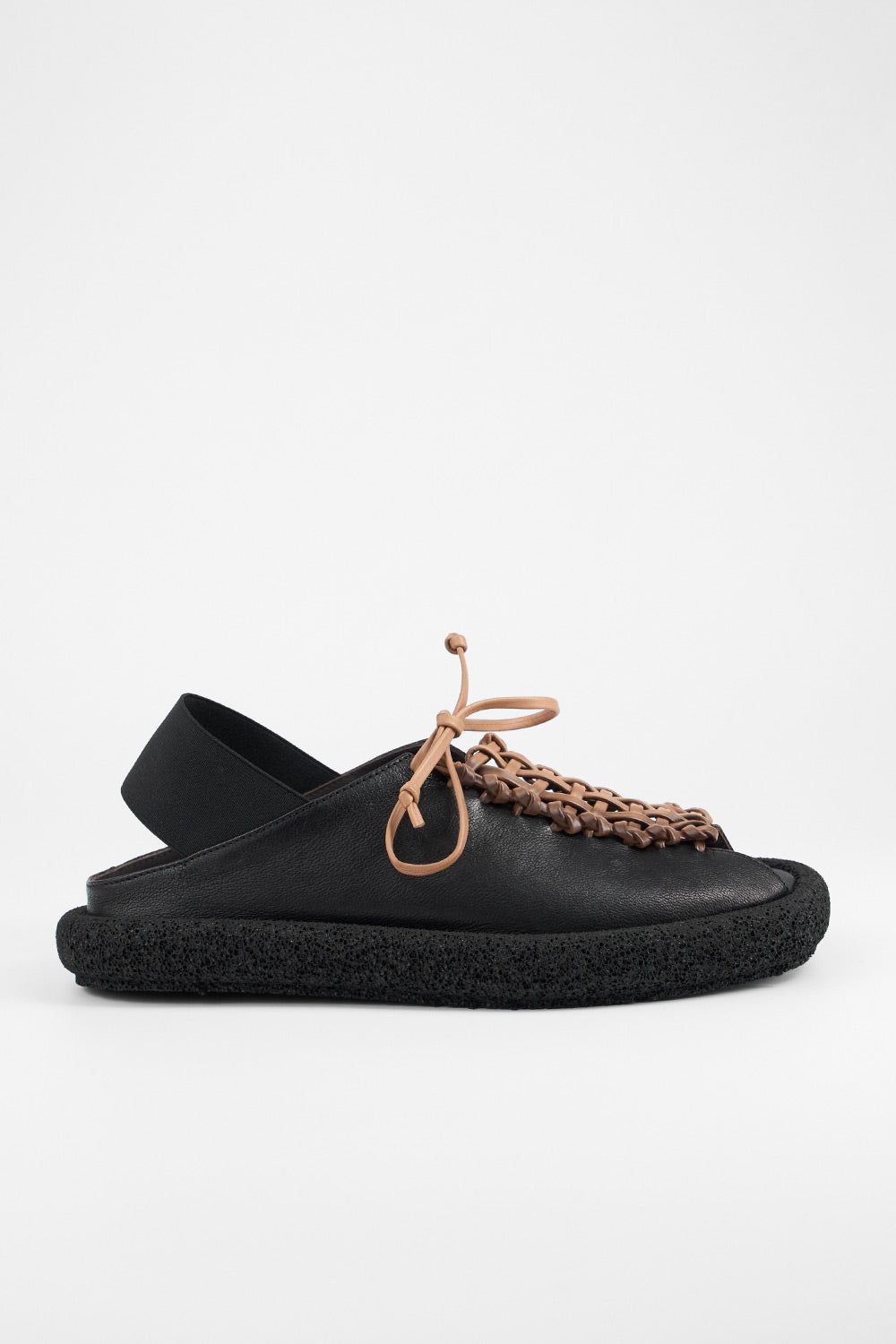 DEVON black-cookie woven lightweight sandals.