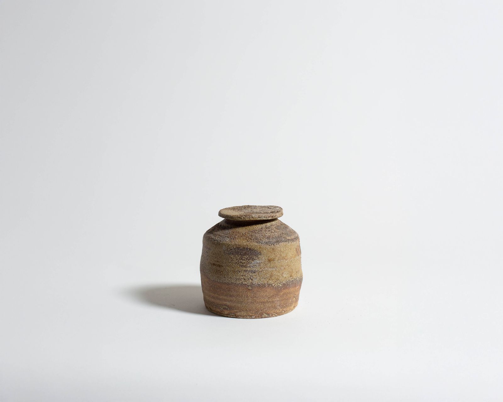 Akiko Hirai Short Wood Fire Effect Tea Caddy in Beige