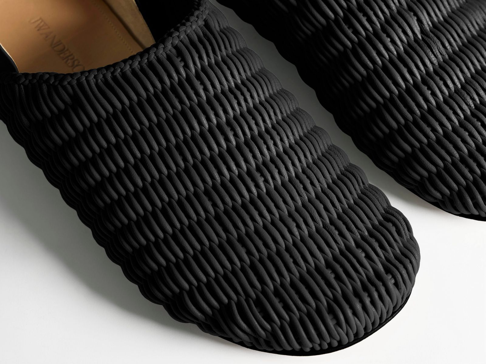 MENS SLIPPER MULES IN BLACK WOVEN LEATHER