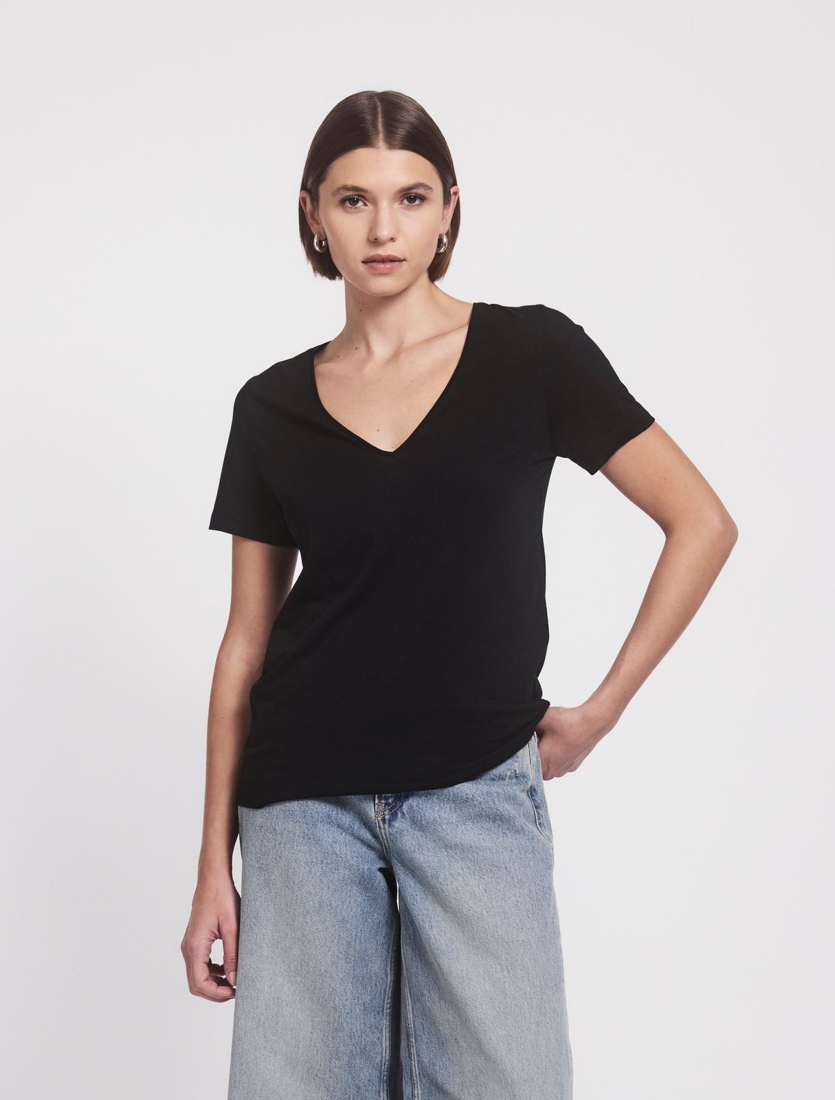 Lightweight Cotton V Neck T-Shirt in Black