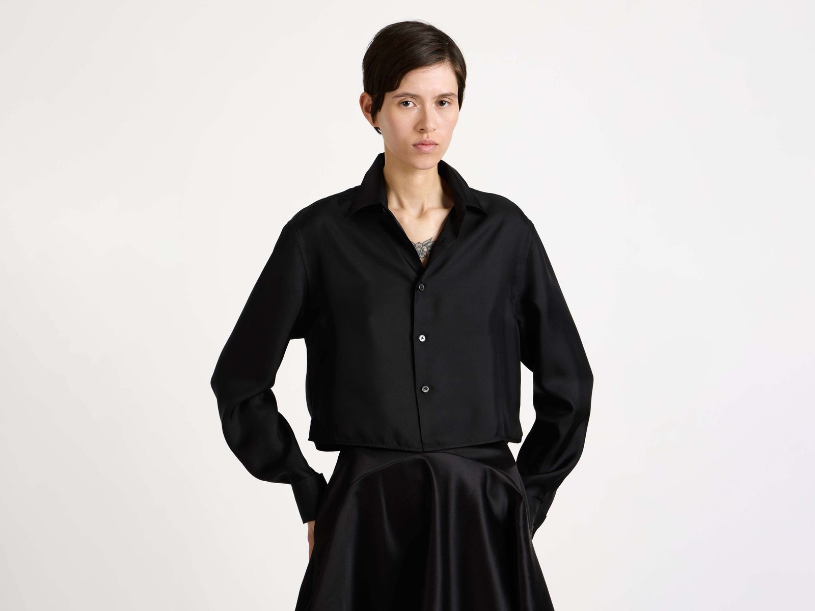 WOMENS CROPPED SILK TWILL SHIRT IN BLACK