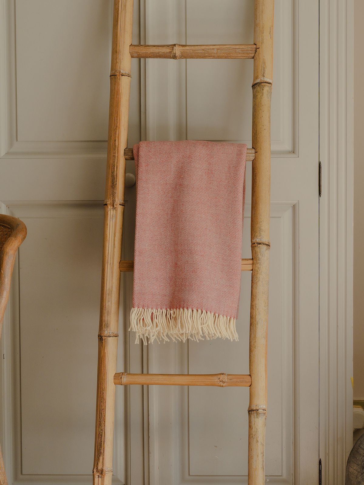 The Kilbarn Lambswool Throw - Raspberry
