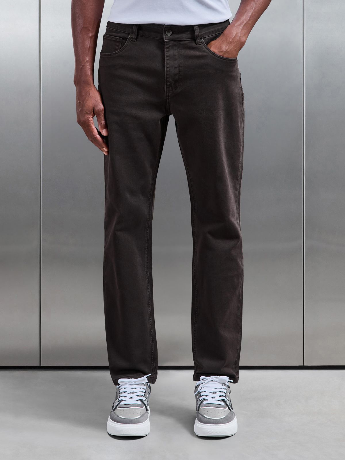 Straight Leg Denim Jeans in Solid Brown