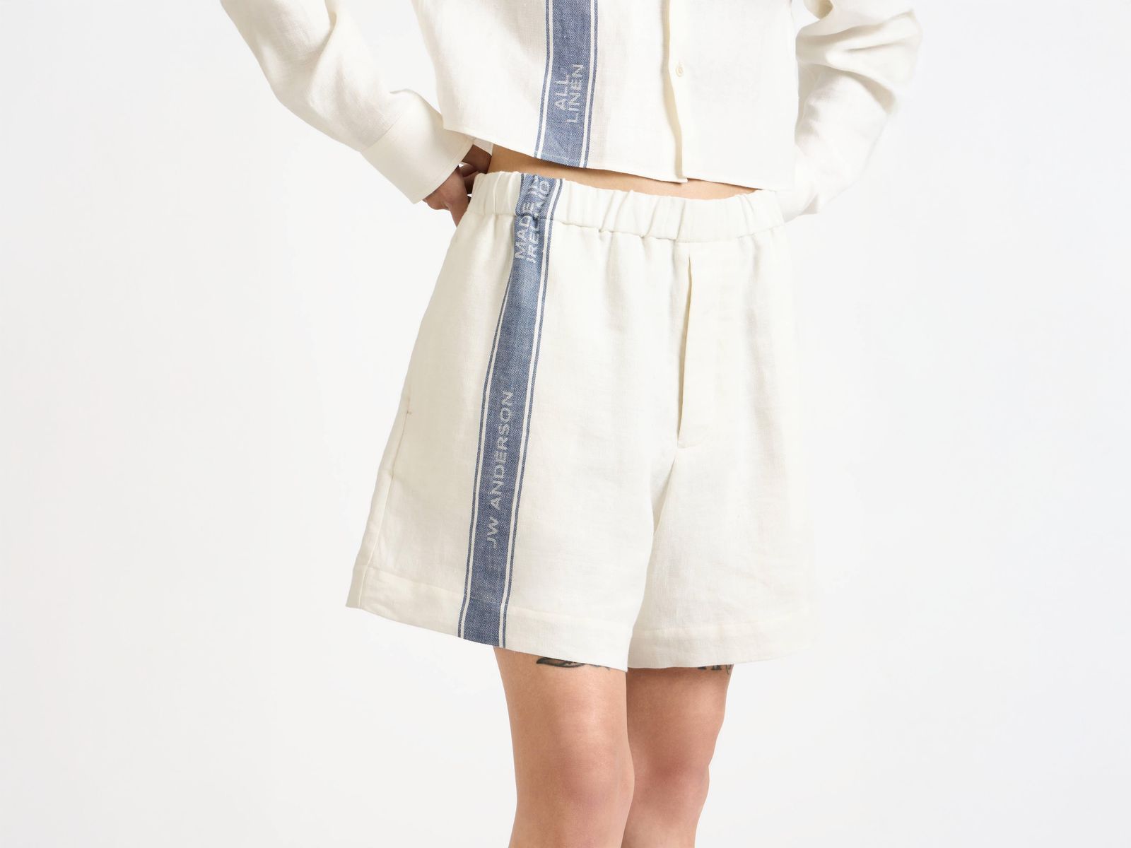 WOMENS SHORTS IN OFF WHITE & BLUE
