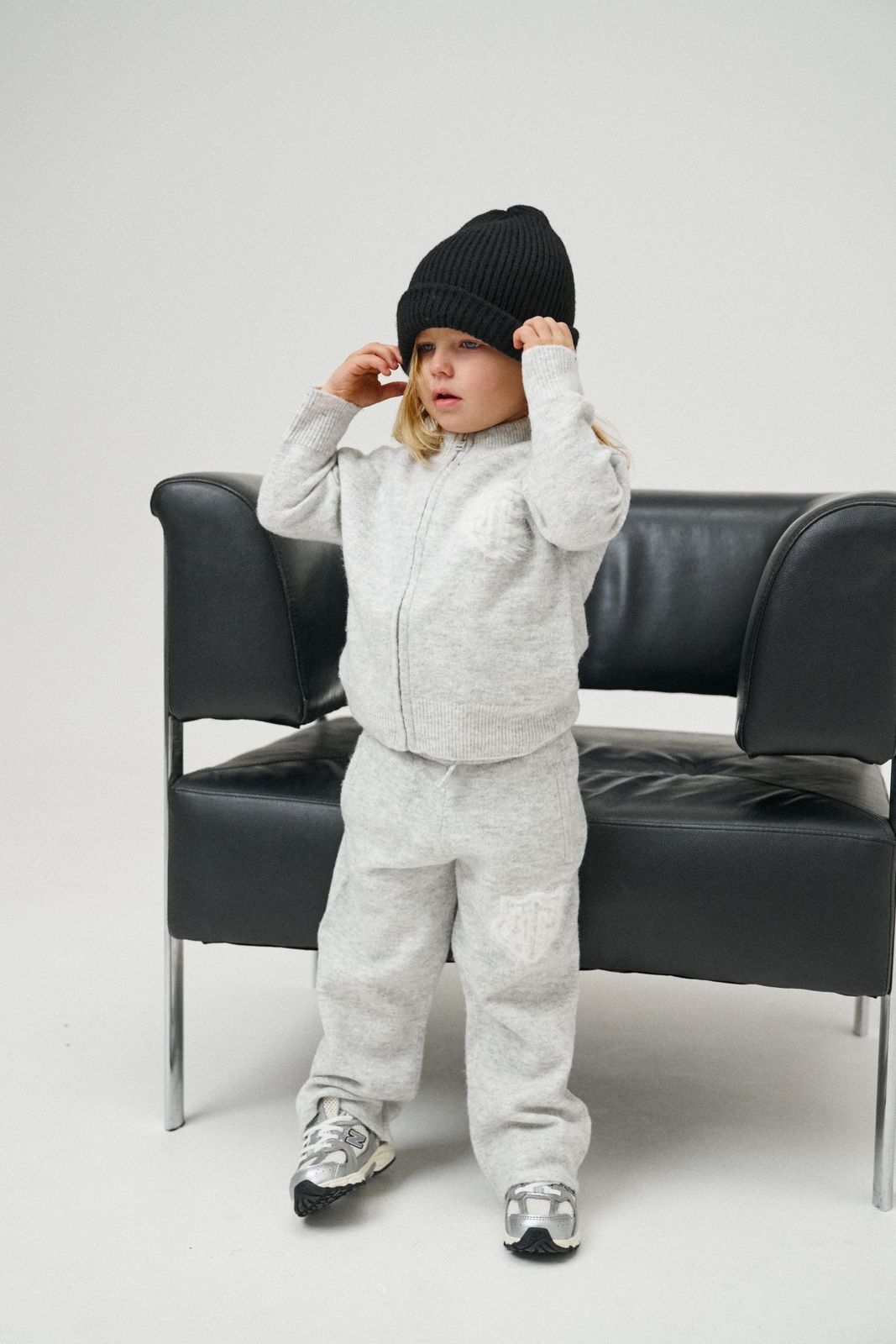 KIDS MONOGRAM EMBLEM FLUFFY KNIT JOGGERS - GREY MARL