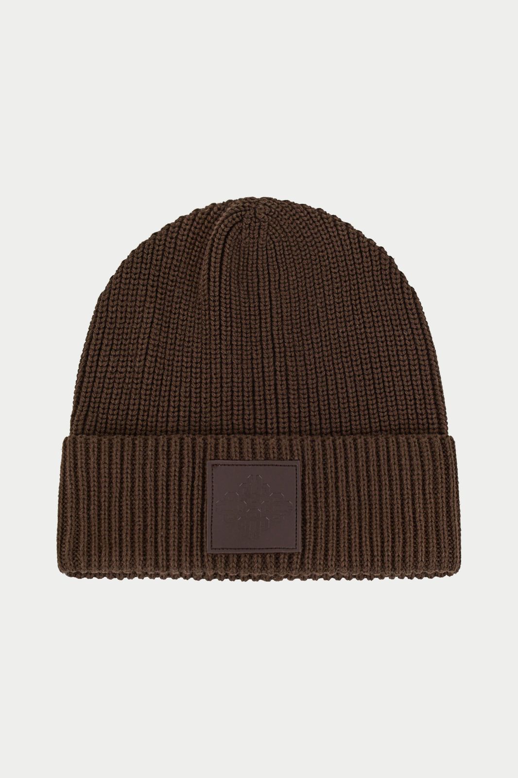 RIBBED EMBLEM BEANIE - BROWN