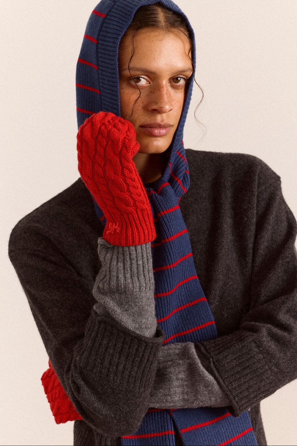 Cashmere / Wool Blend Cable Knit Mittens - Red