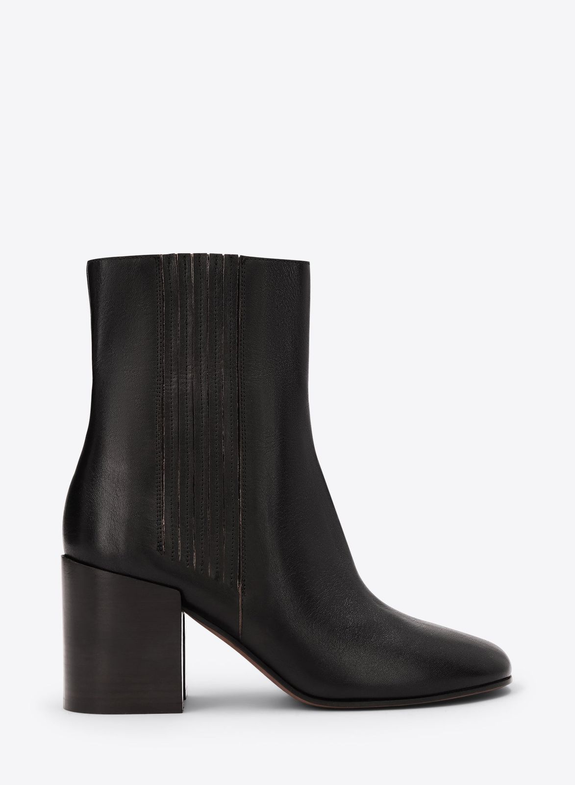 Heeled leather Chelsea boots