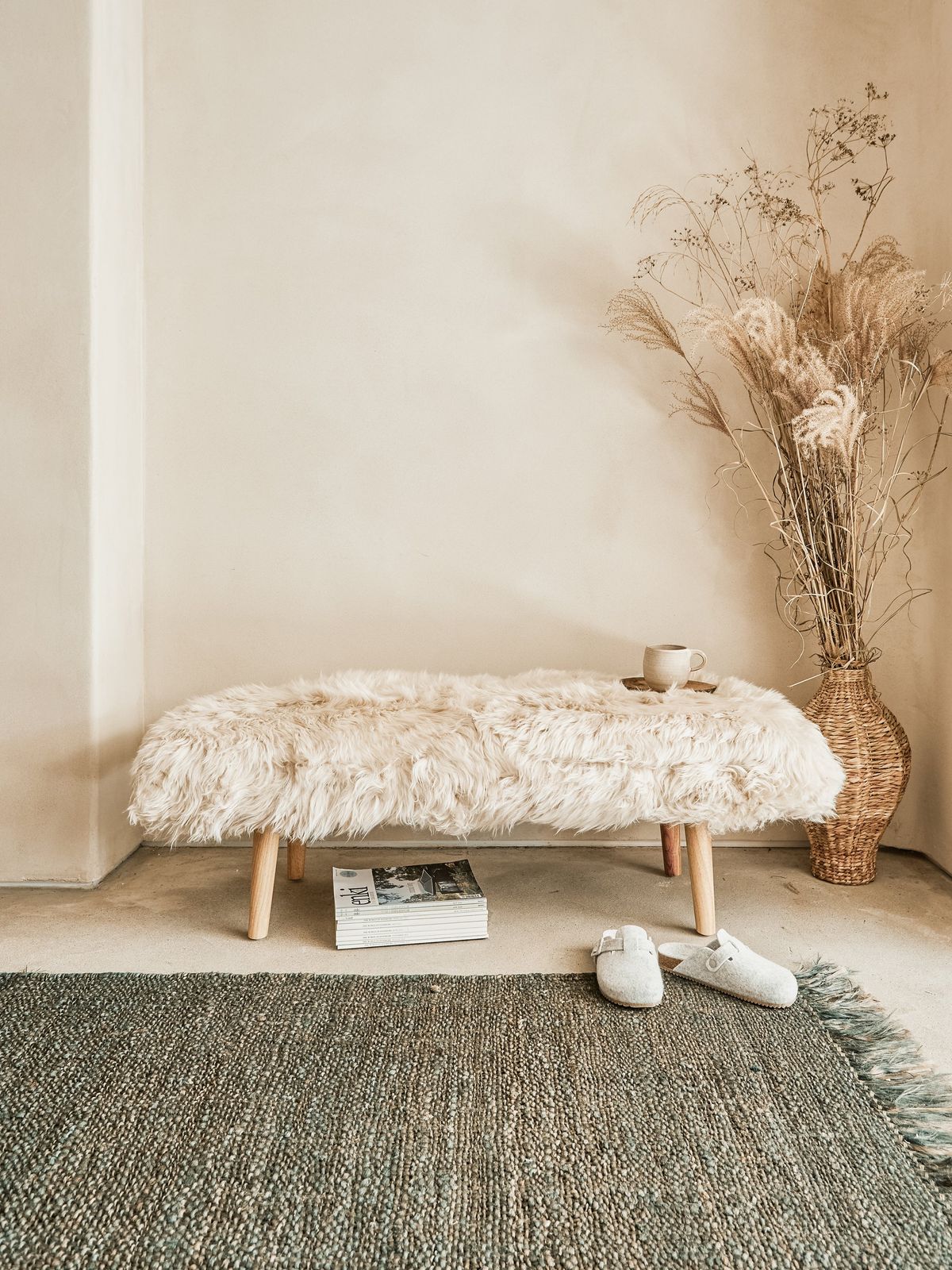 New Zealand Sheepskin Bedstool - Cream