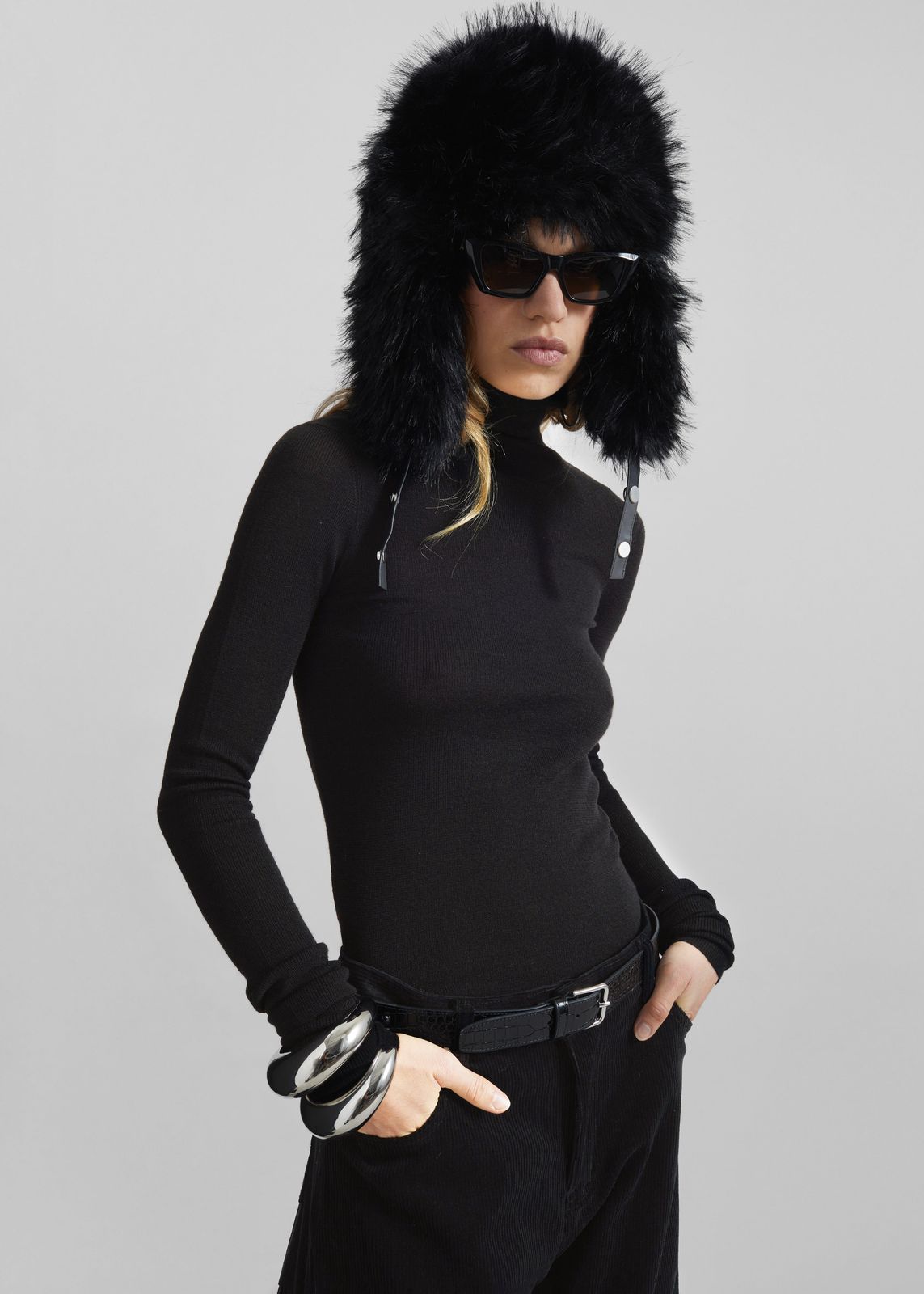 Utica Thin Turtleneck Sweater - Black