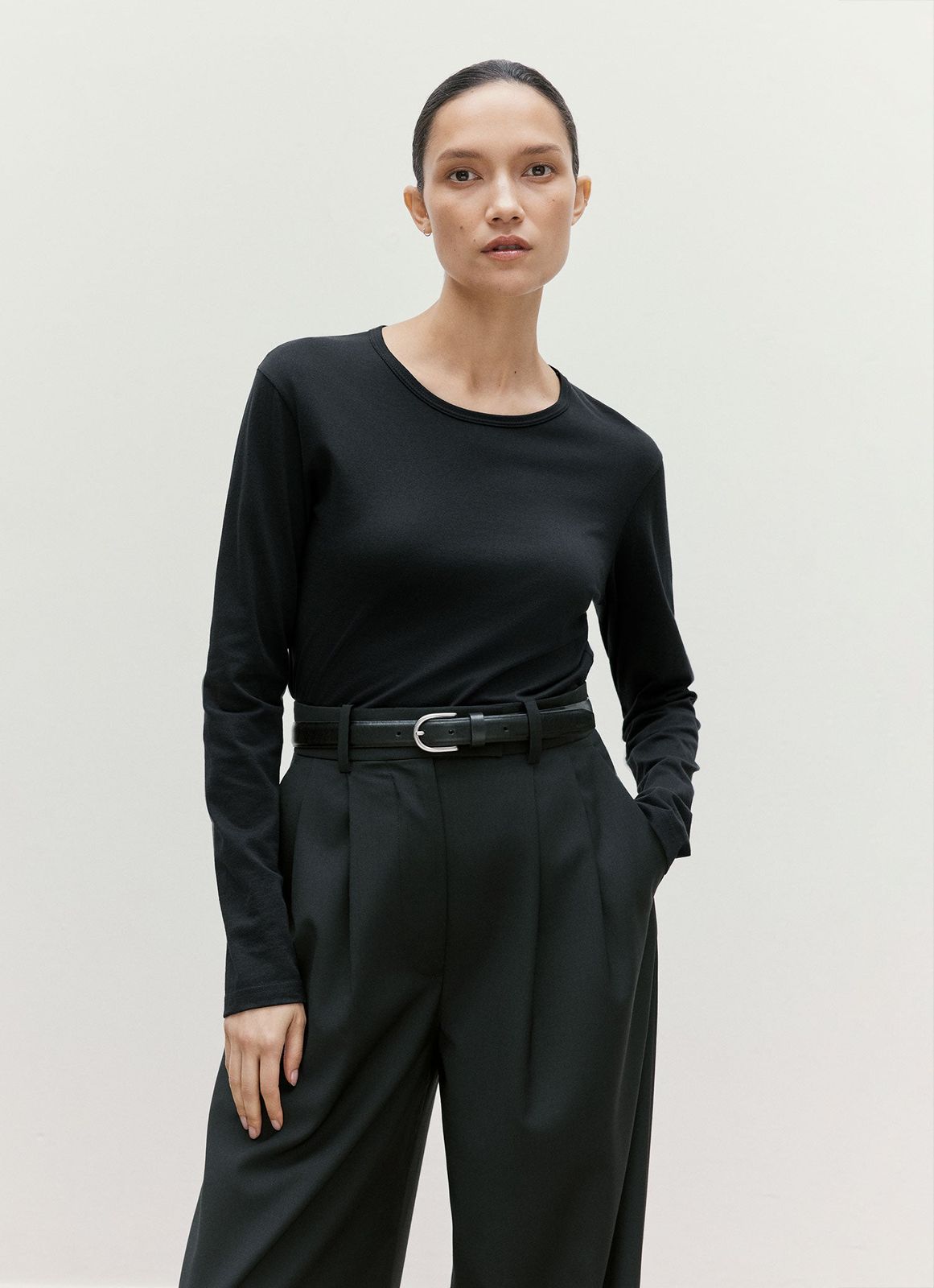 Women's Long Sleeve Classic T-shirt in Black