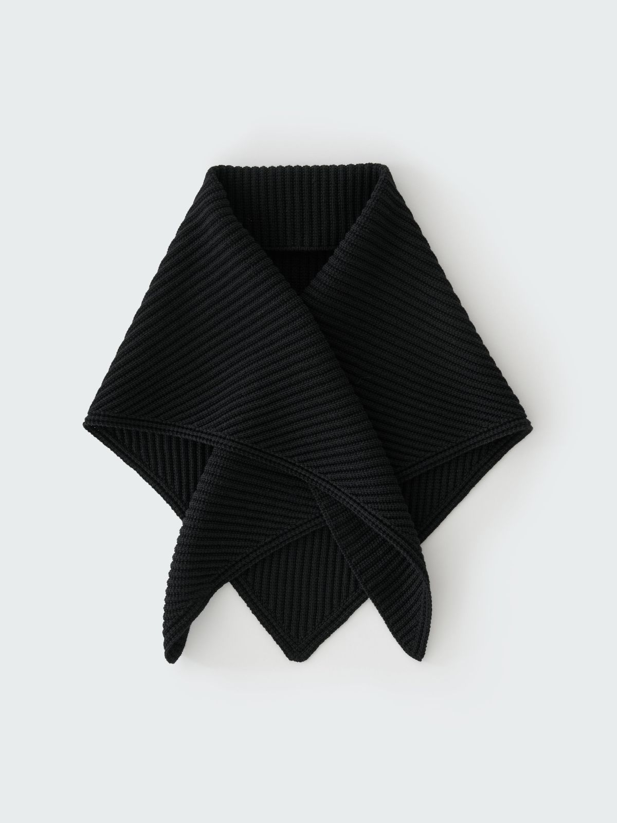 Isos Scarf in Black