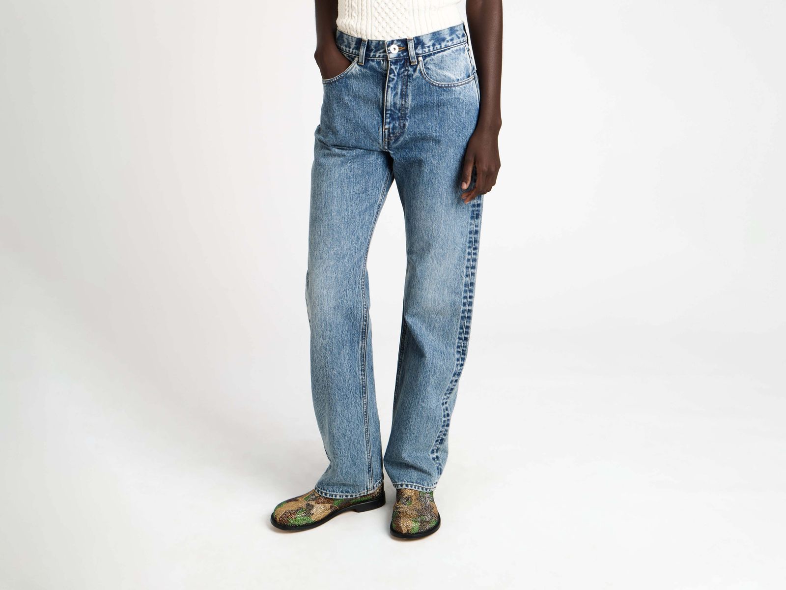 WOMENS STRAIGHT LEG DENIM JEANS IN MID BLUE