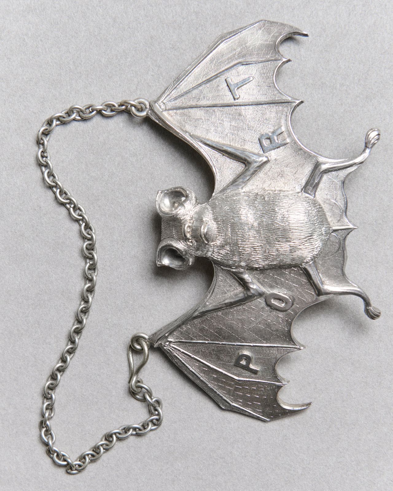 CL_19TH CENTURY SILVER BAT WINE LABEL, PORT - SILVER_HW0061HW0336