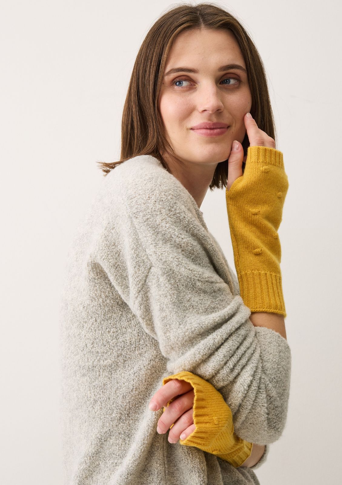 Bobble Mitts in Melon Yellow