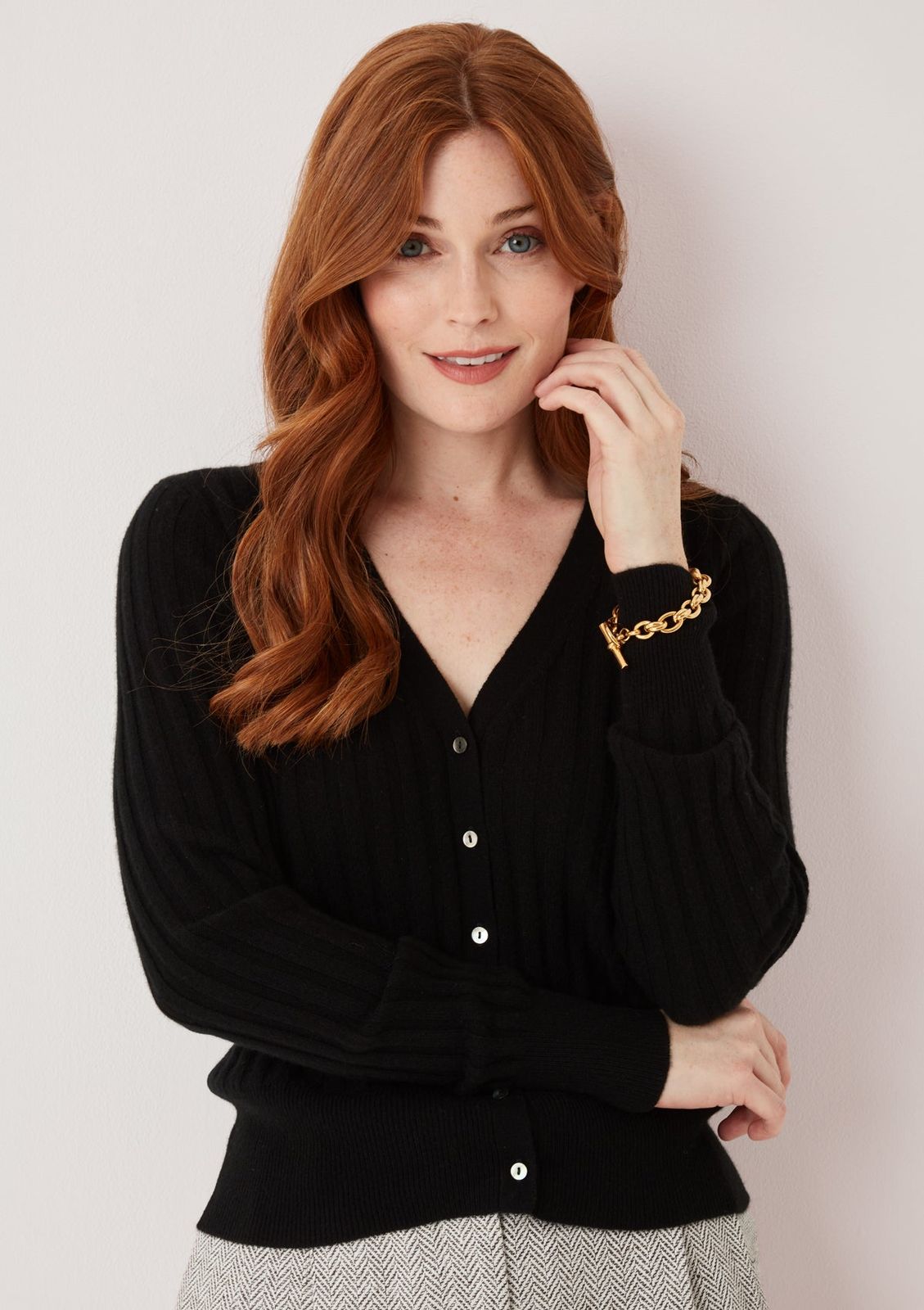 Cashmere Wide Rib Cardigan in Black