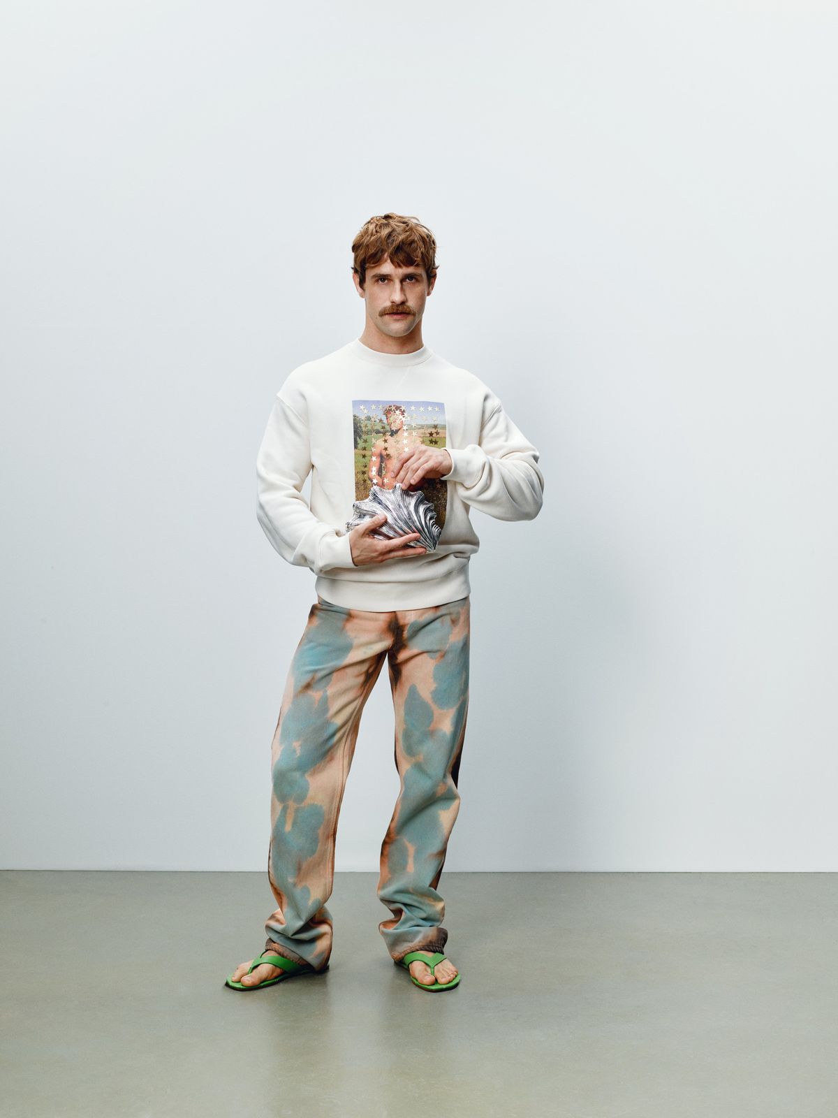 MENS STAR MAN SWEATSHIRT IN ECRU