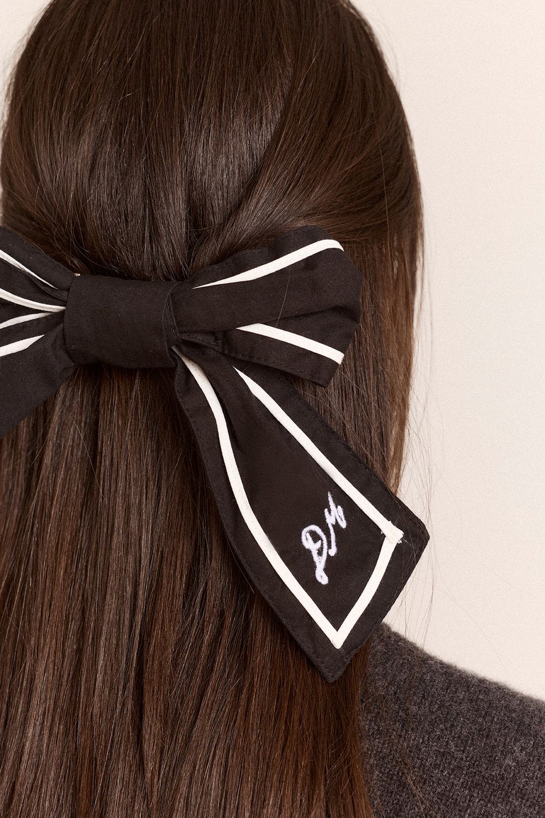 Sailor Bow Hairclip In Black