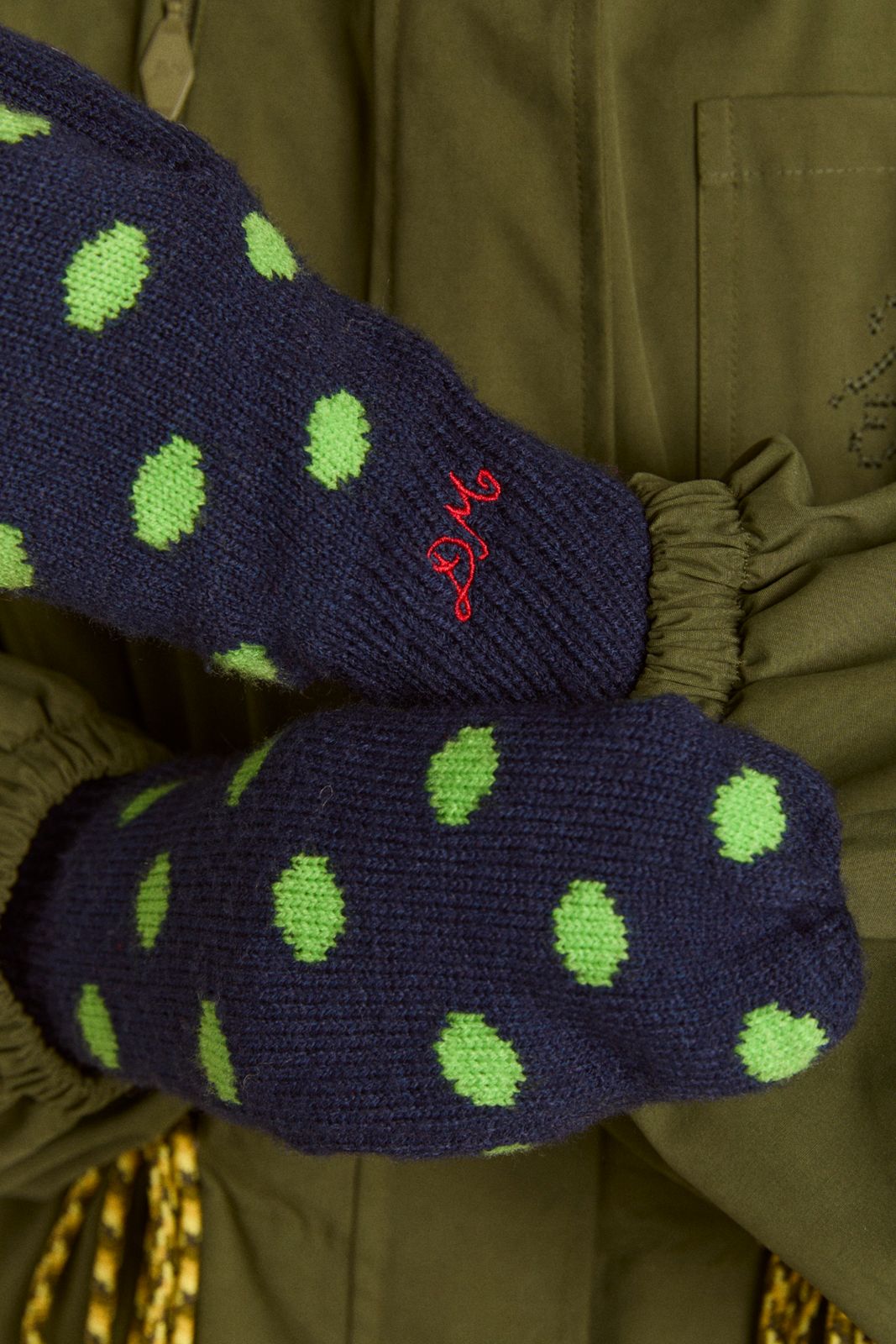 String Mittens -navy & Lime Spot