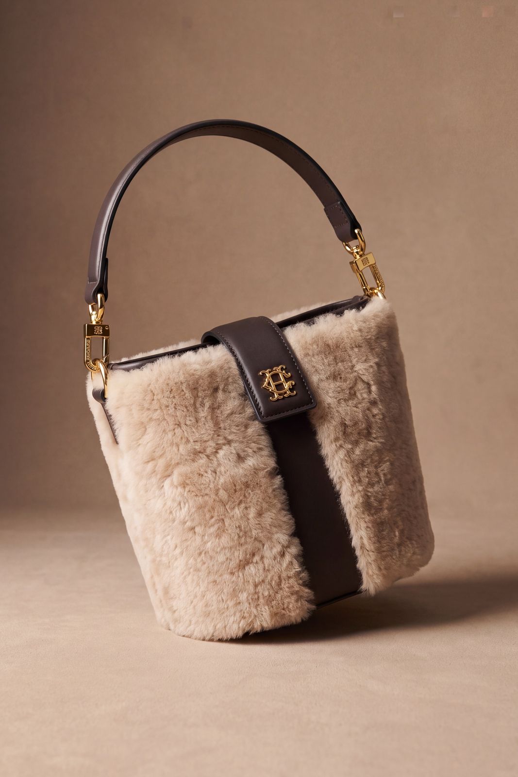 Milan Mini Bucket Bag (Cream Sherpa)