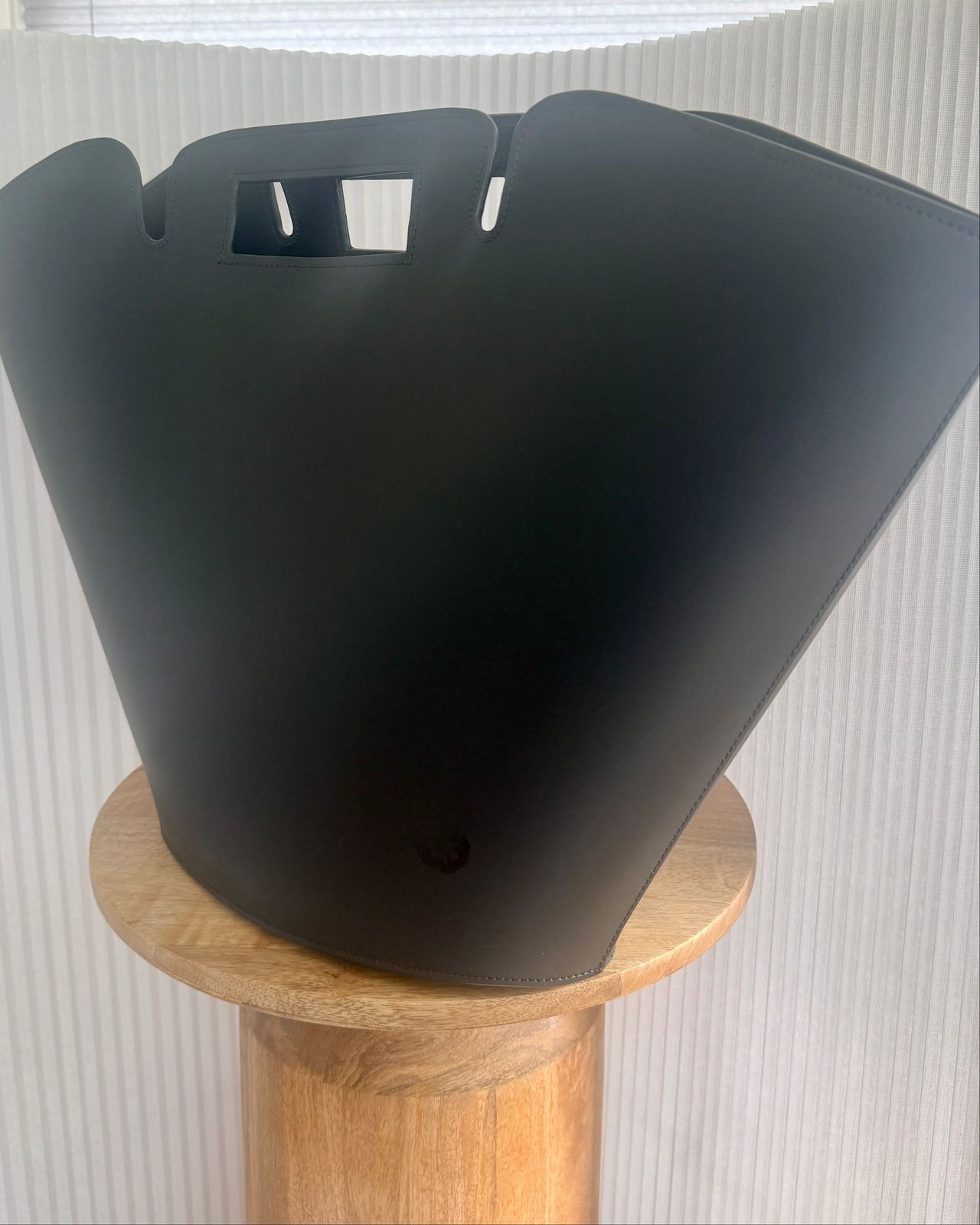 PHOEBE TOTE IN BLACK SAMPLE