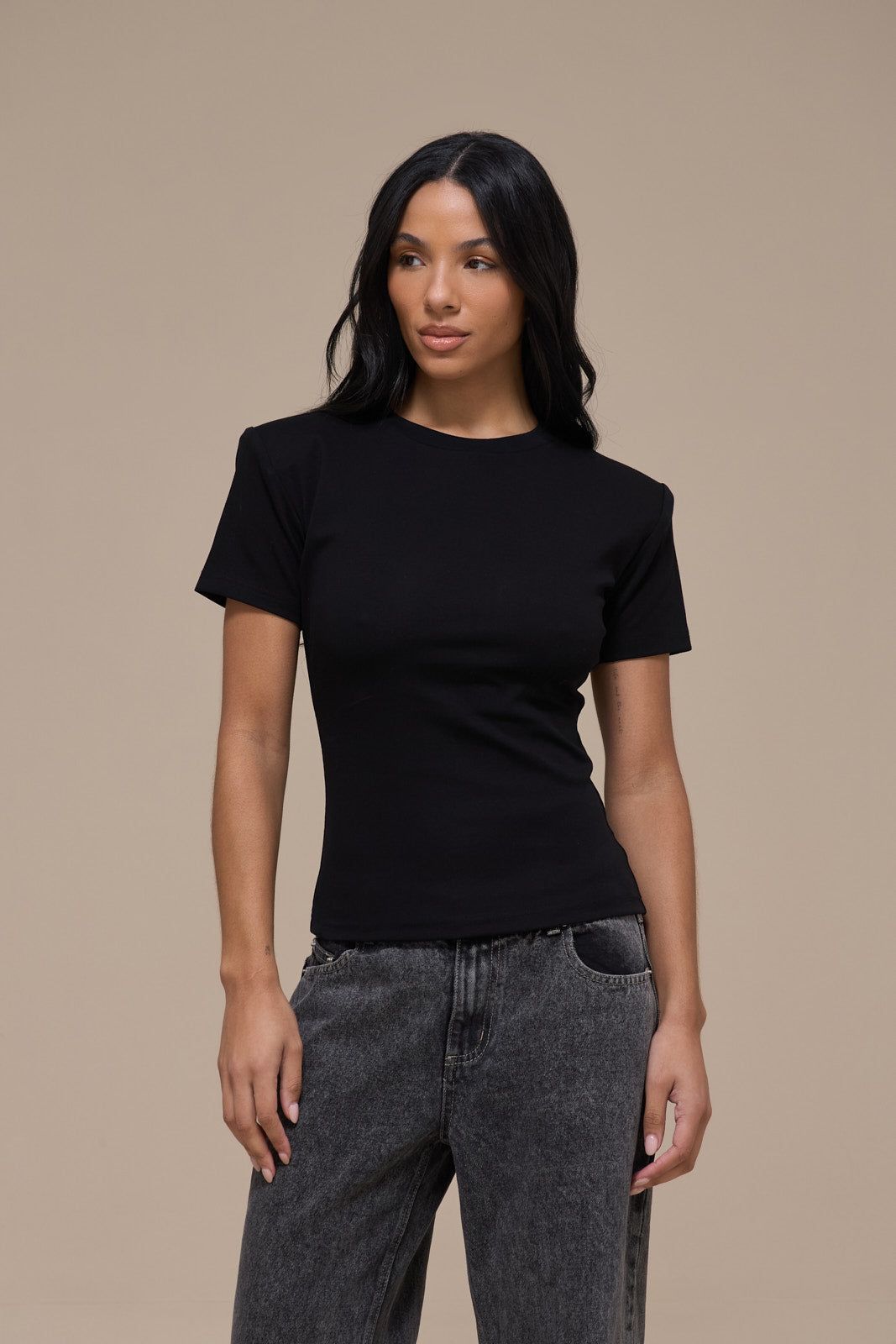 SHORT SLEEVE BASIC TEE WITH DETACHABLE SHOULDER PADS | BLACK